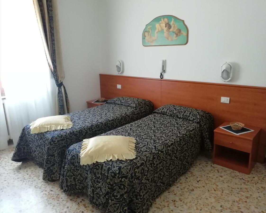 Double or Twin Room Private Bathroom
