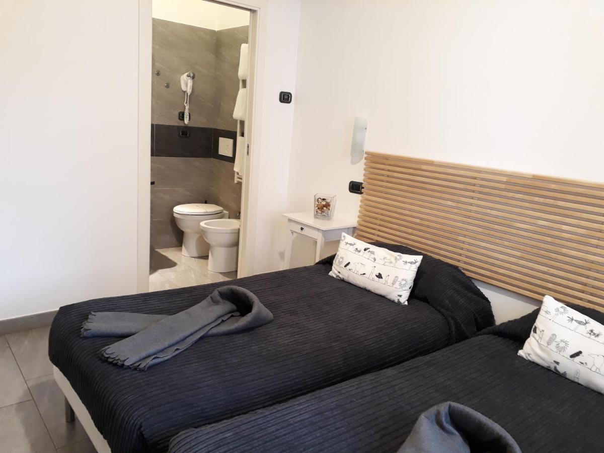 Double or Twin Room Private Bathroom