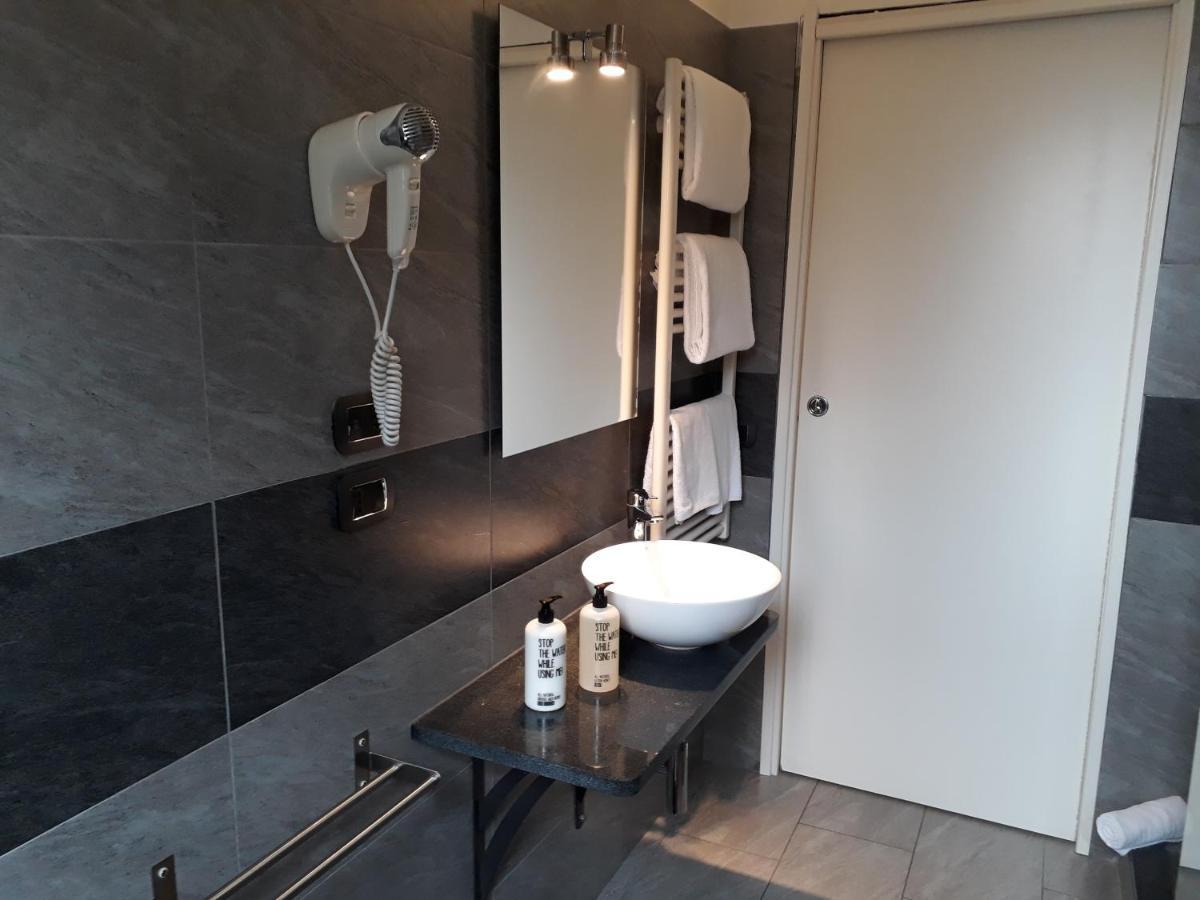 Double or Twin Room Private Bathroom
