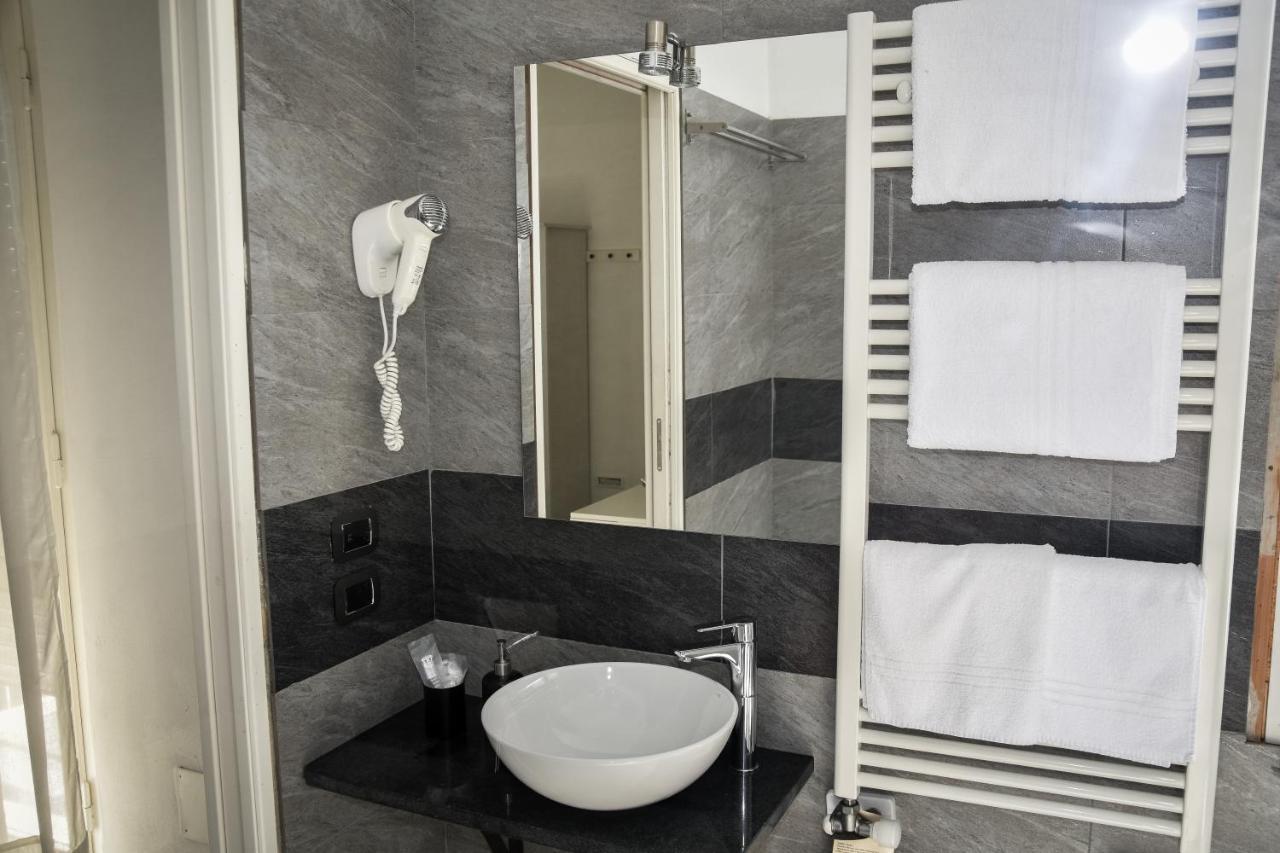 Double or Twin Room Private Bathroom