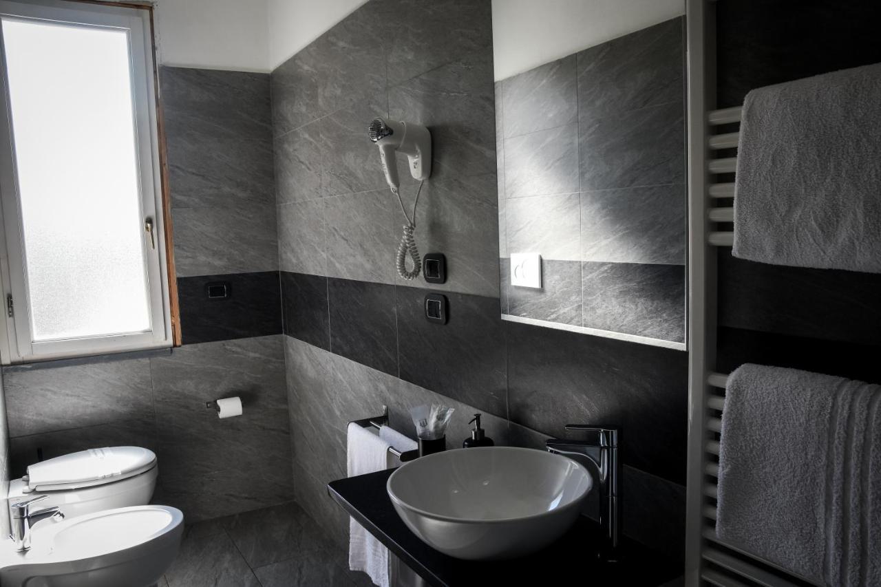Double or Twin Room Private Bathroom