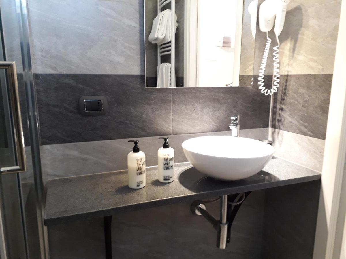 Double or Twin Room Private Bathroom