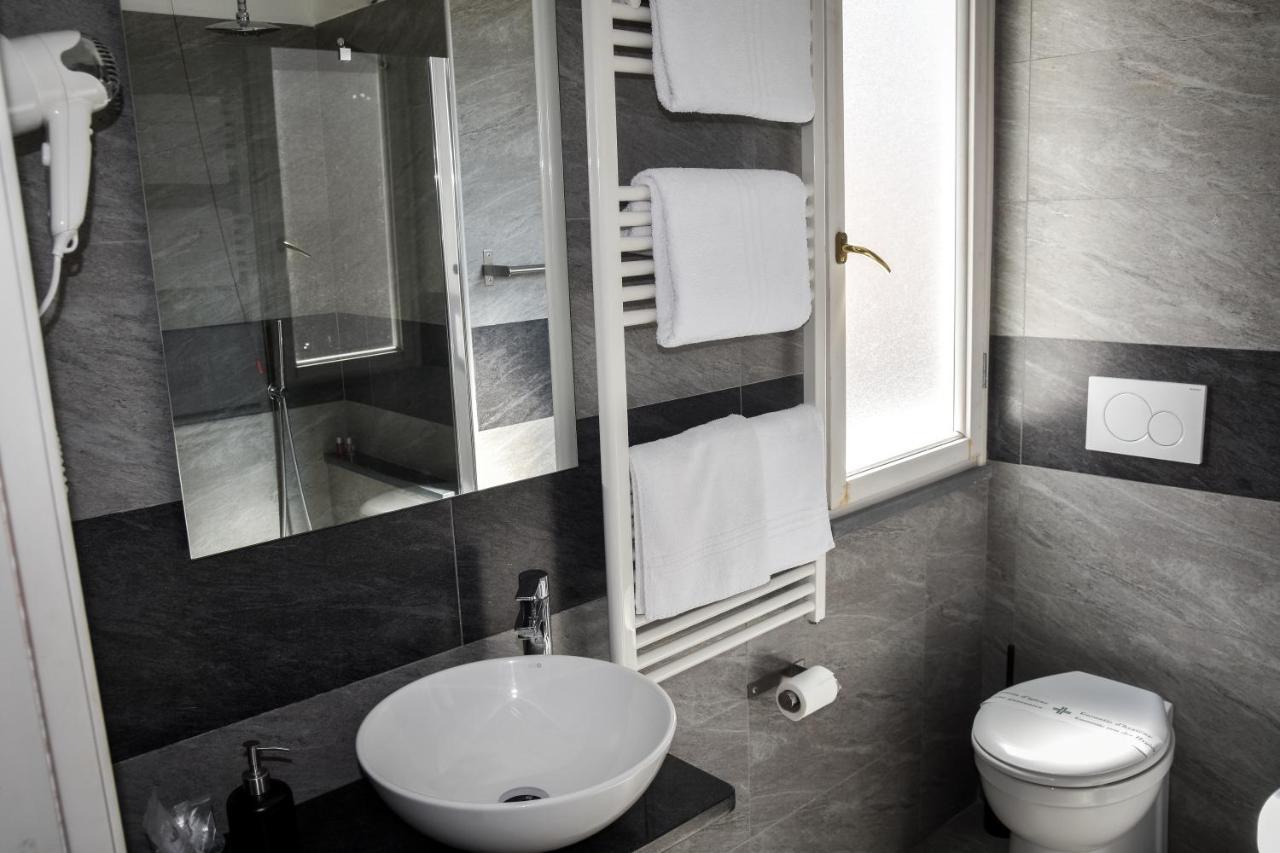 Double or Twin Room Private Bathroom