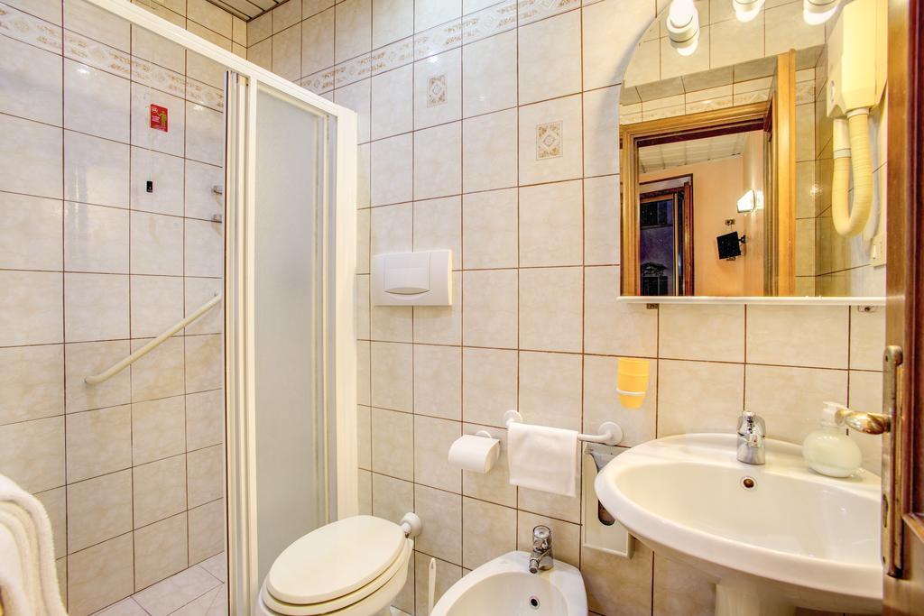 Tweepersoonskamer met 1 of 2 Bedden en Eigen Badkamer