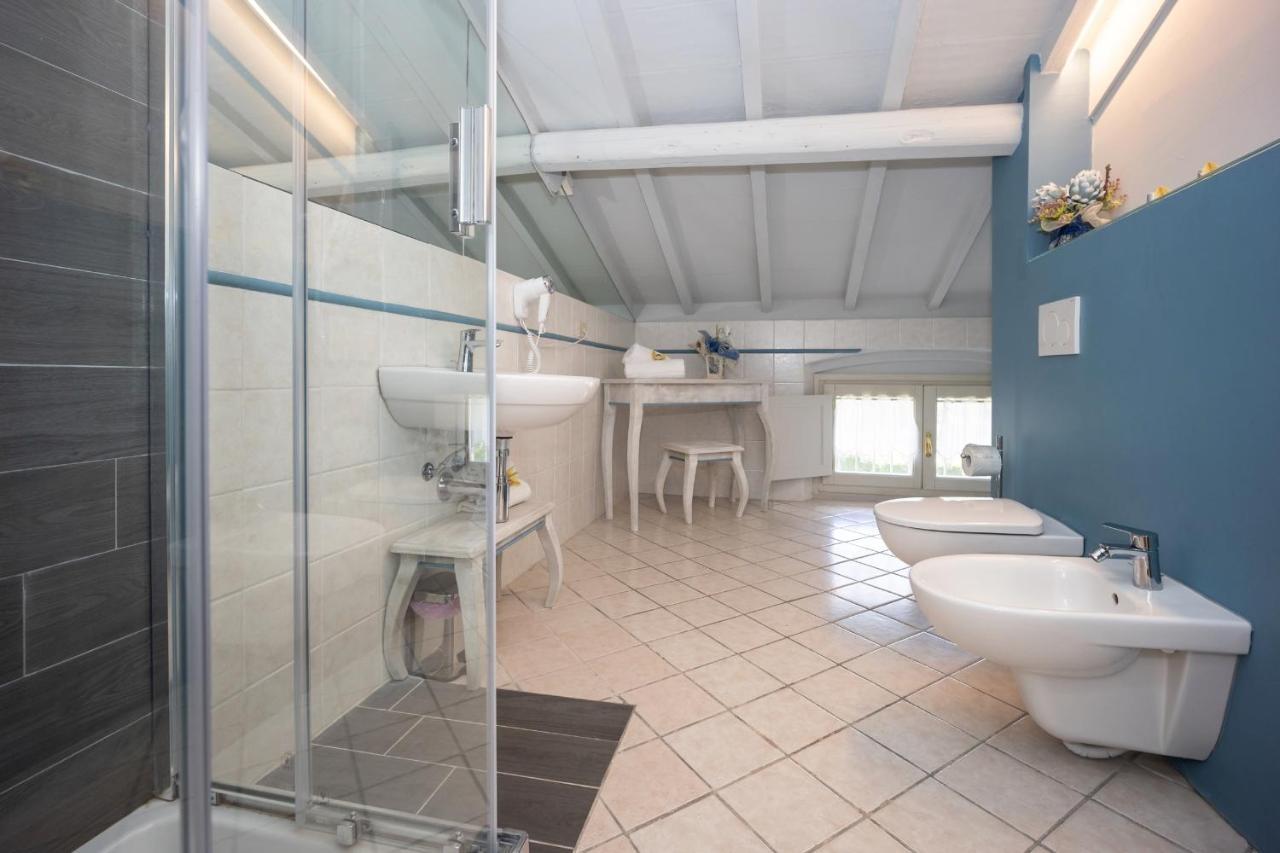Family Room Private Bathroom