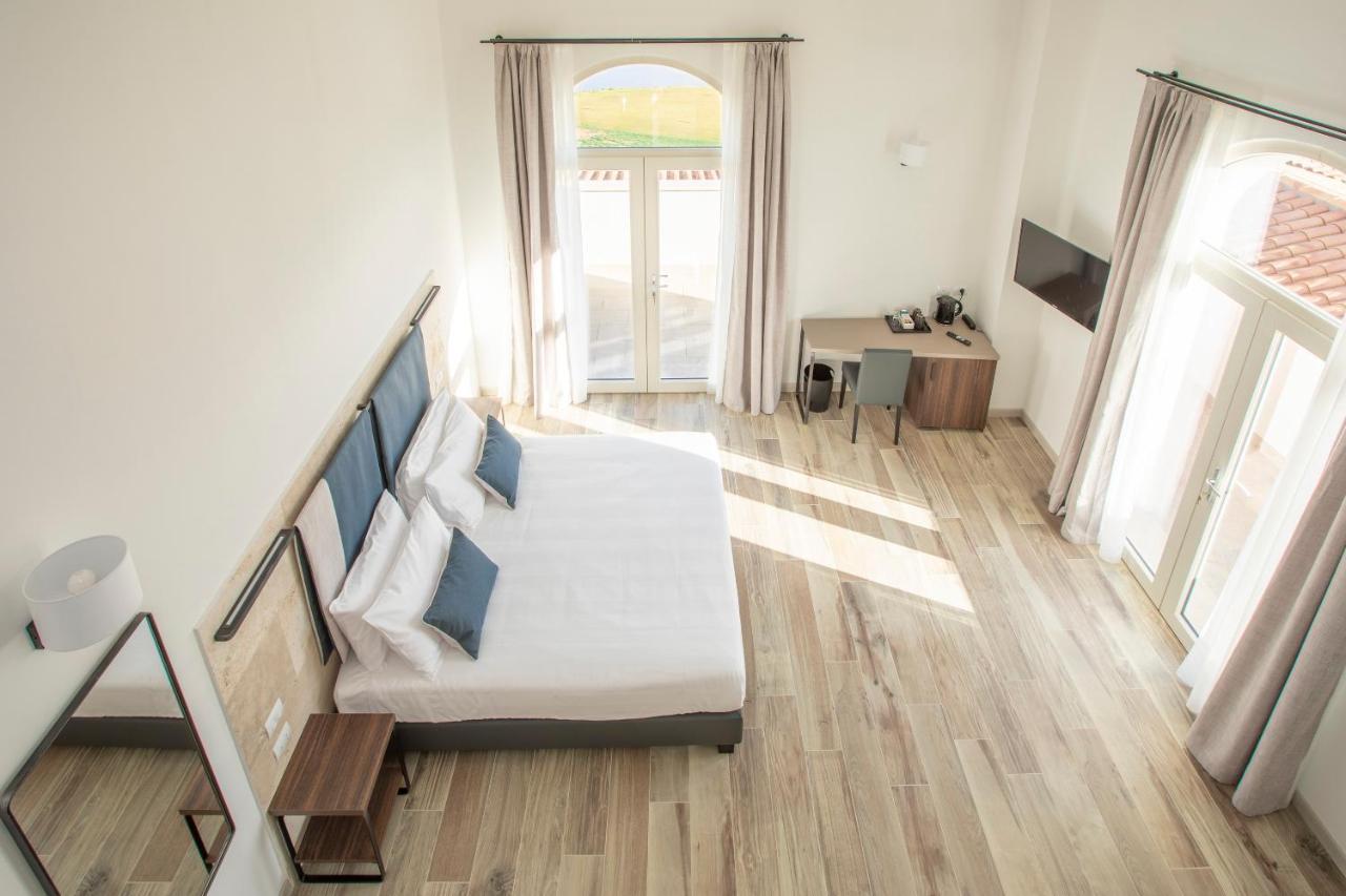 Suite,1169586652:JPEG