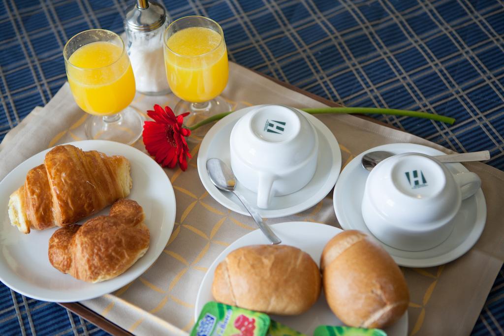 Economy Double or Twin Room,738689590:JPEG