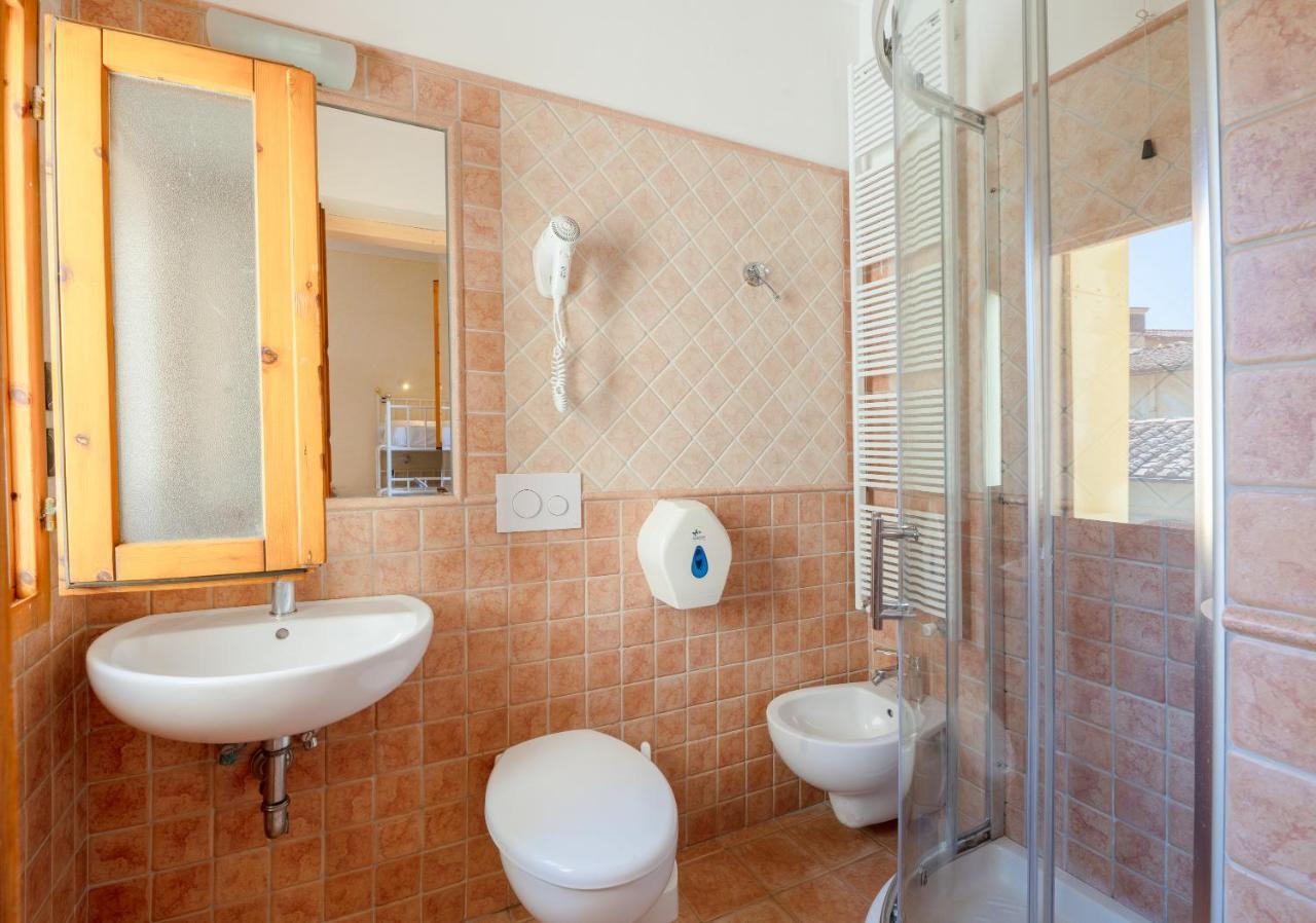 Zweibettzimmer mit Bad