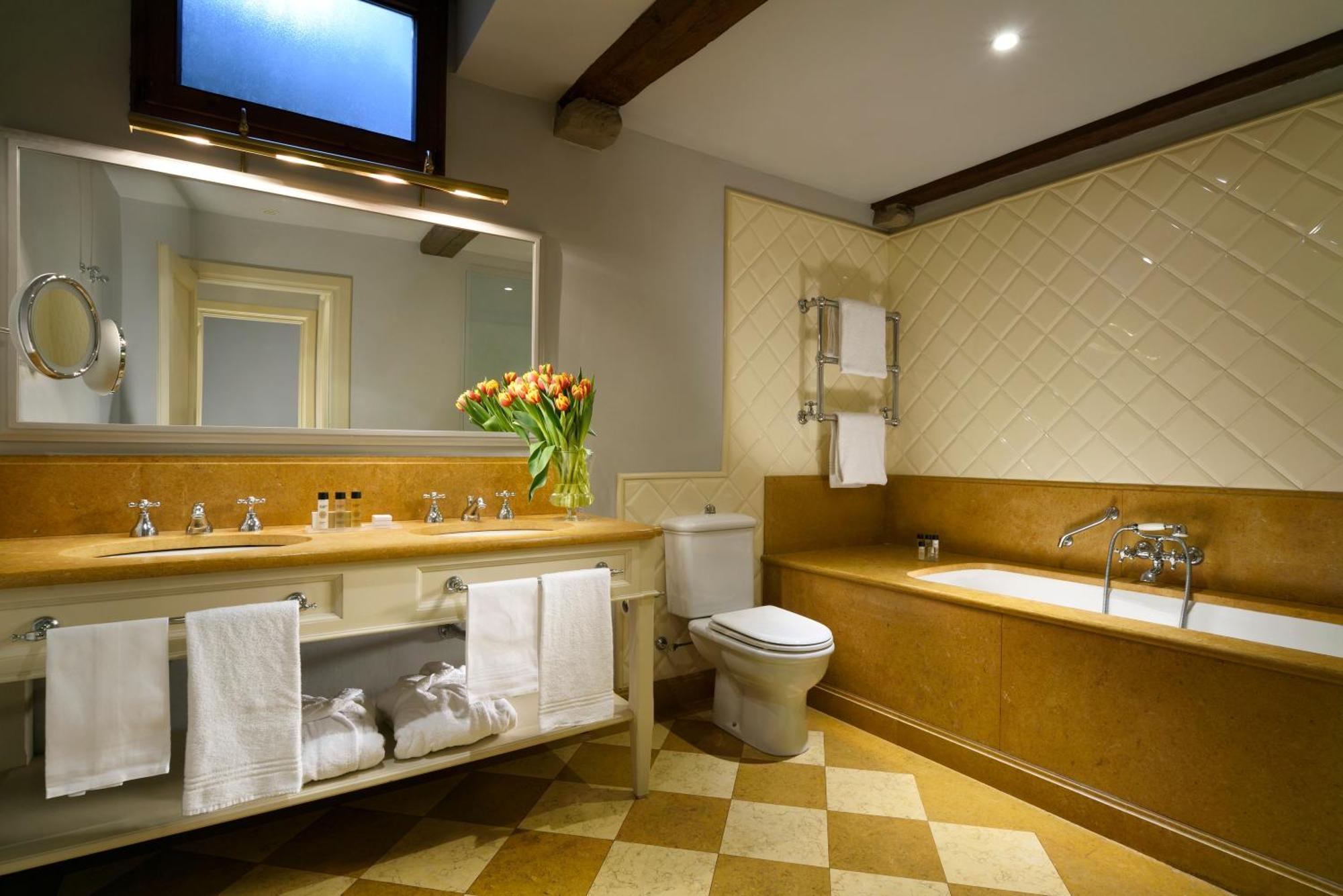 Luxury One-Bedroom Apartment