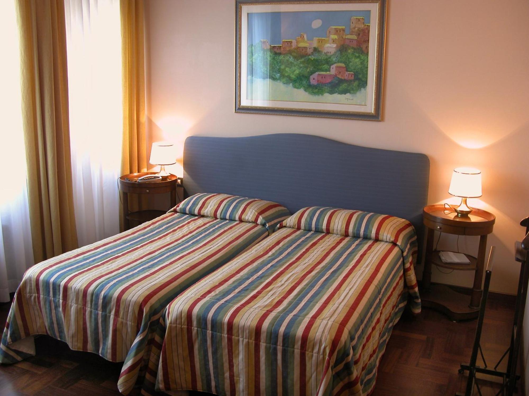 Basic Double or Twin Room,1209472282:JPEG