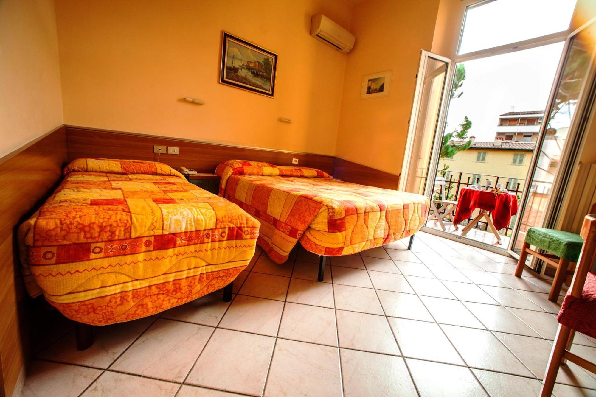 Dreibettzimmer mit Balkon