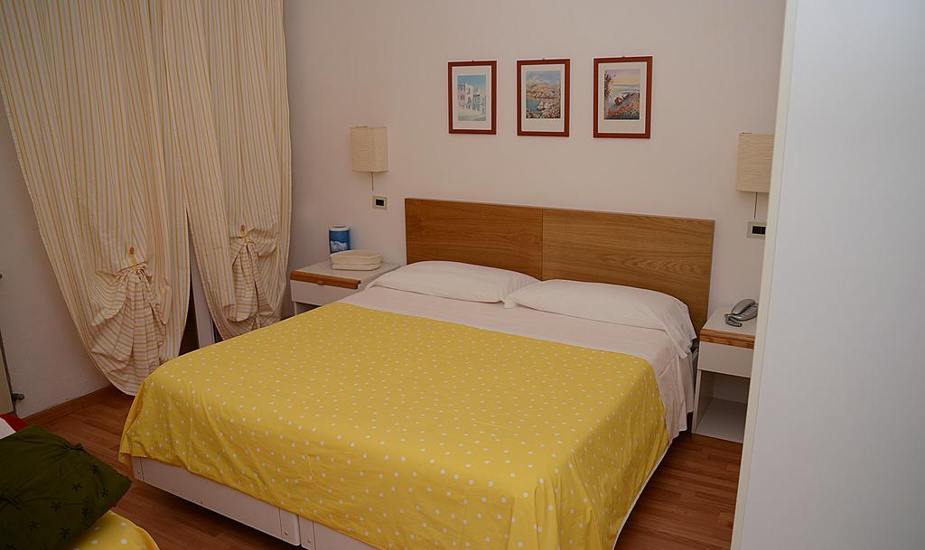 Economy Triple Room,693740868:JPEG