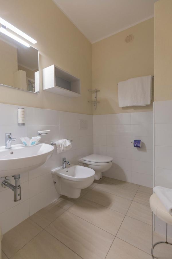 Double or Twin Room,1268458720:JPEG