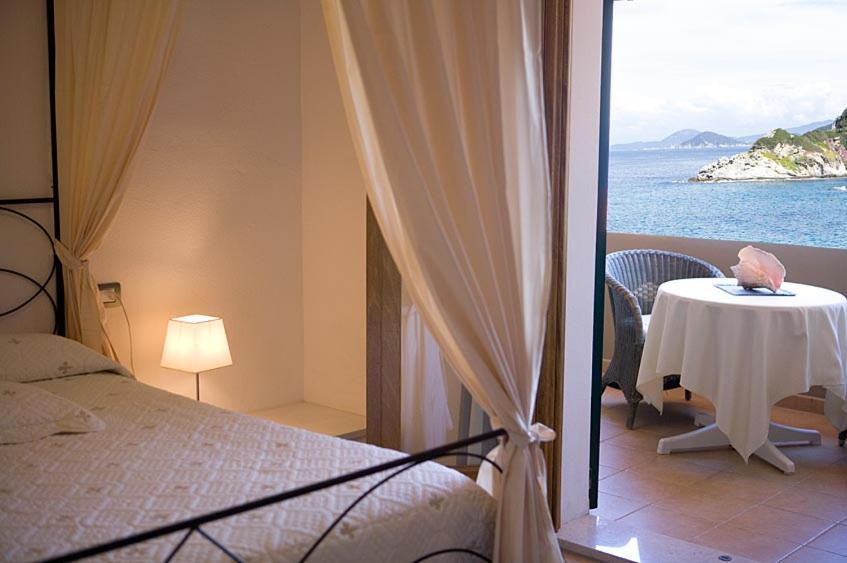 Deluxe Doppelzimmer mit Balkon und Meerblick