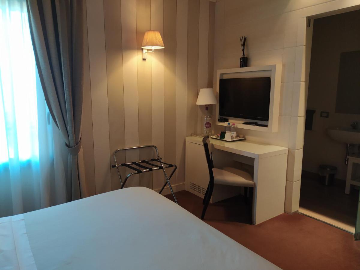 Double Room,1367764358:JPEG