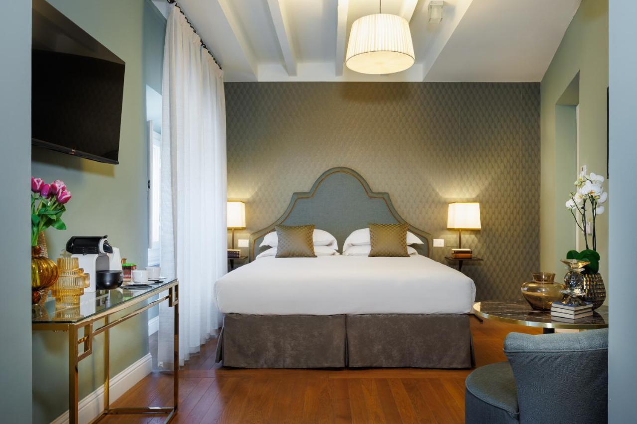 Zimmer mit Kingsize-Bett