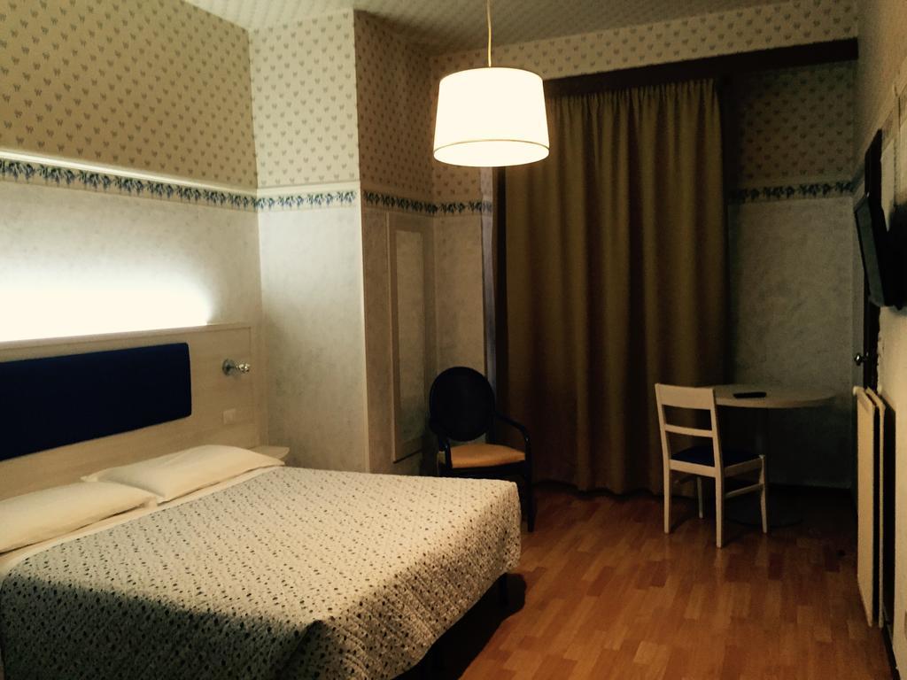 Double or Twin Room,942185296:JPEG