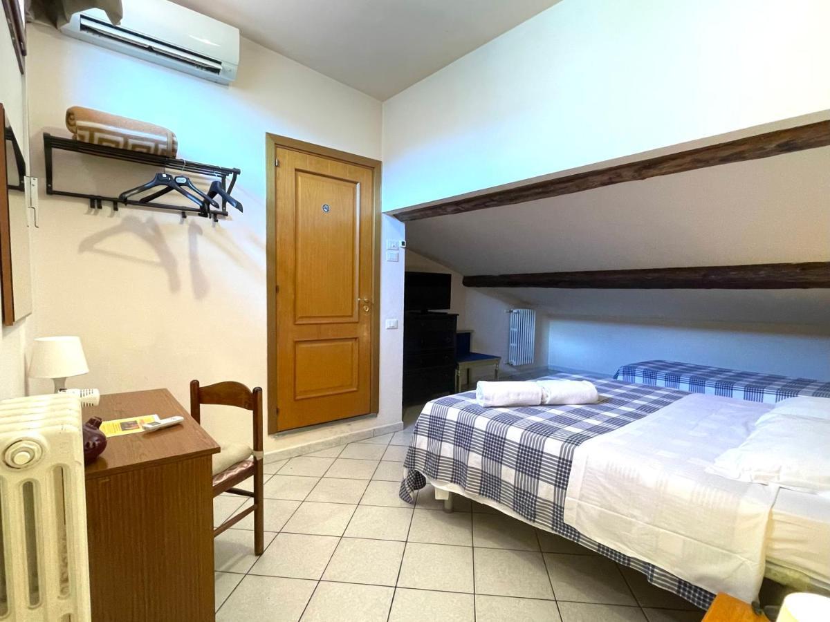 Budget Double or Twin Room Attic,1412511002:JPEG
