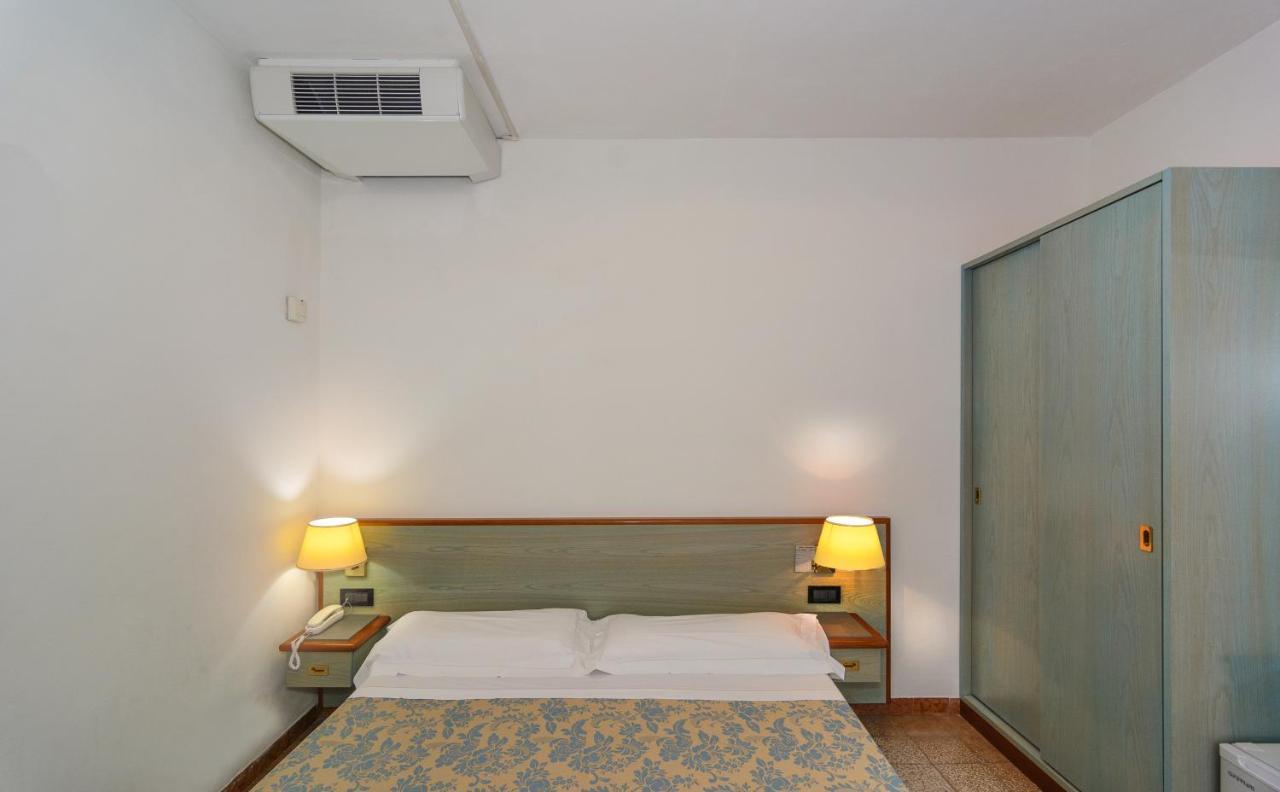 Double or Twin Room Side Sea View