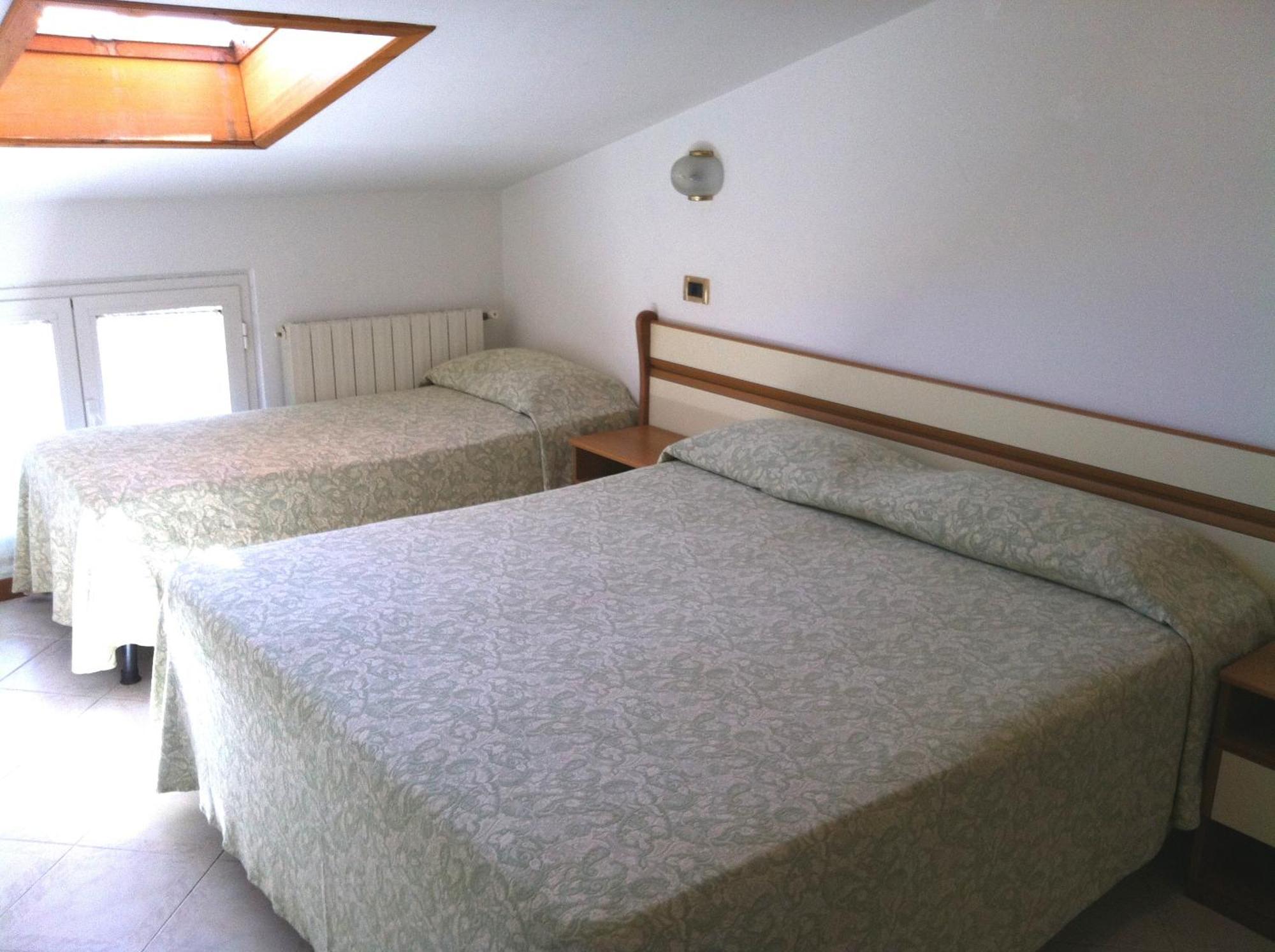 Economy Double Room,53287792:JPEG