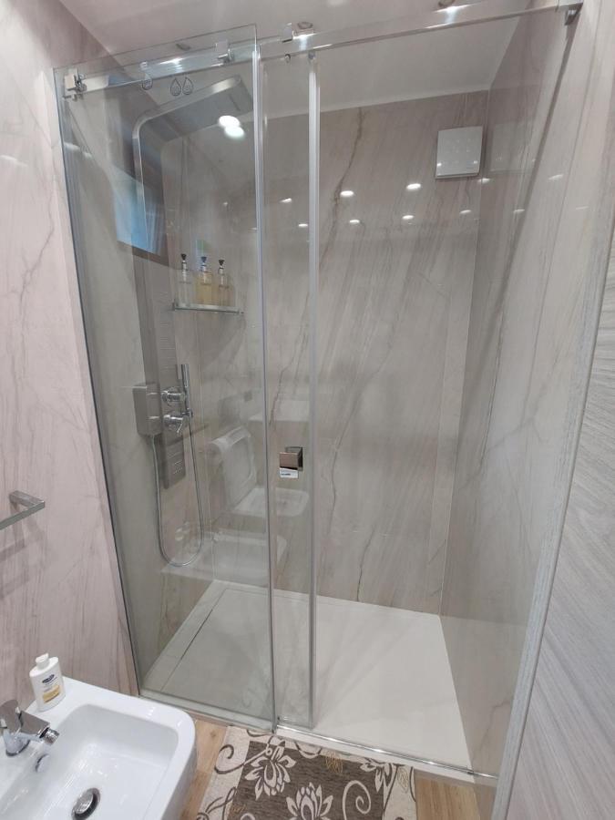 Double or Twin Room Private External Bathroom