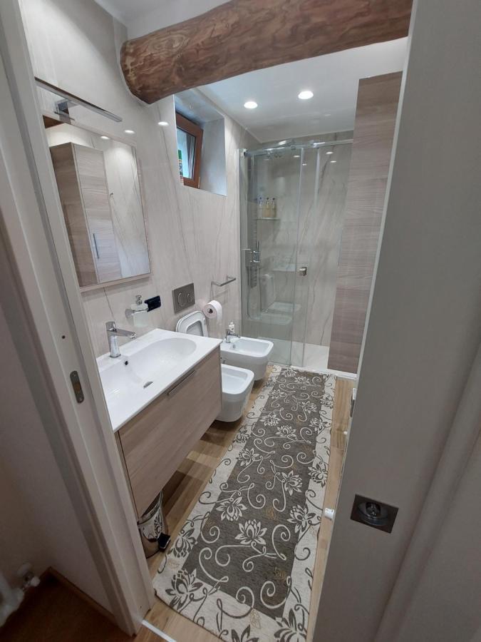 Double or Twin Room Private External Bathroom