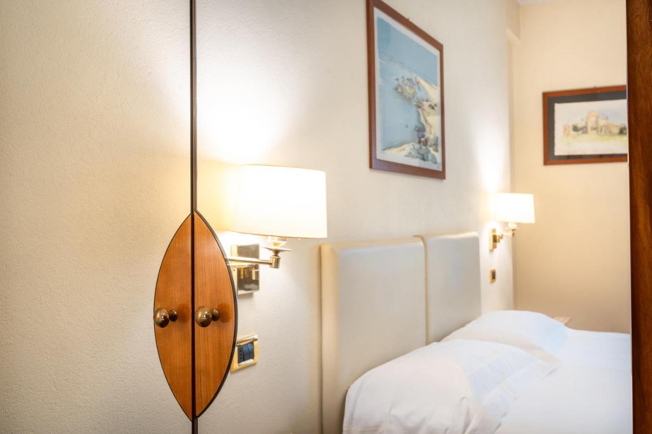 Standard Double or Twin Room,1498776427:JPEG