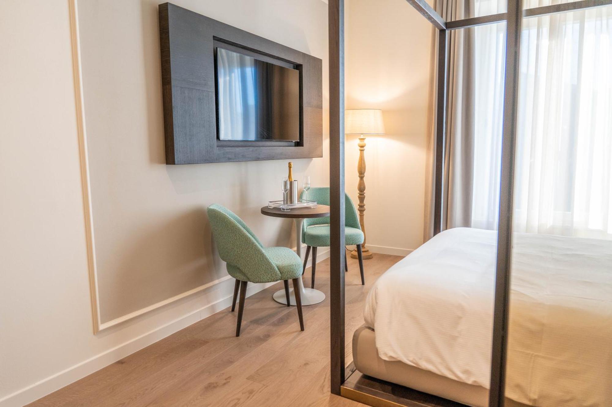 Luxury Quadruple Room,1536501343:JPEG