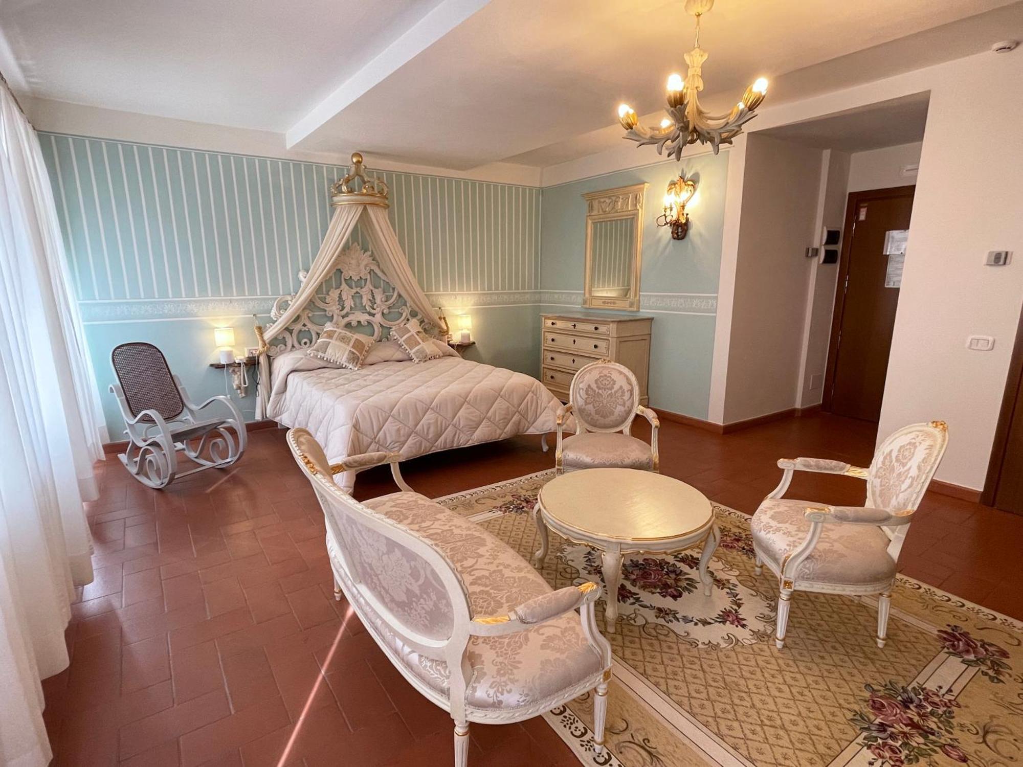 Queen Room