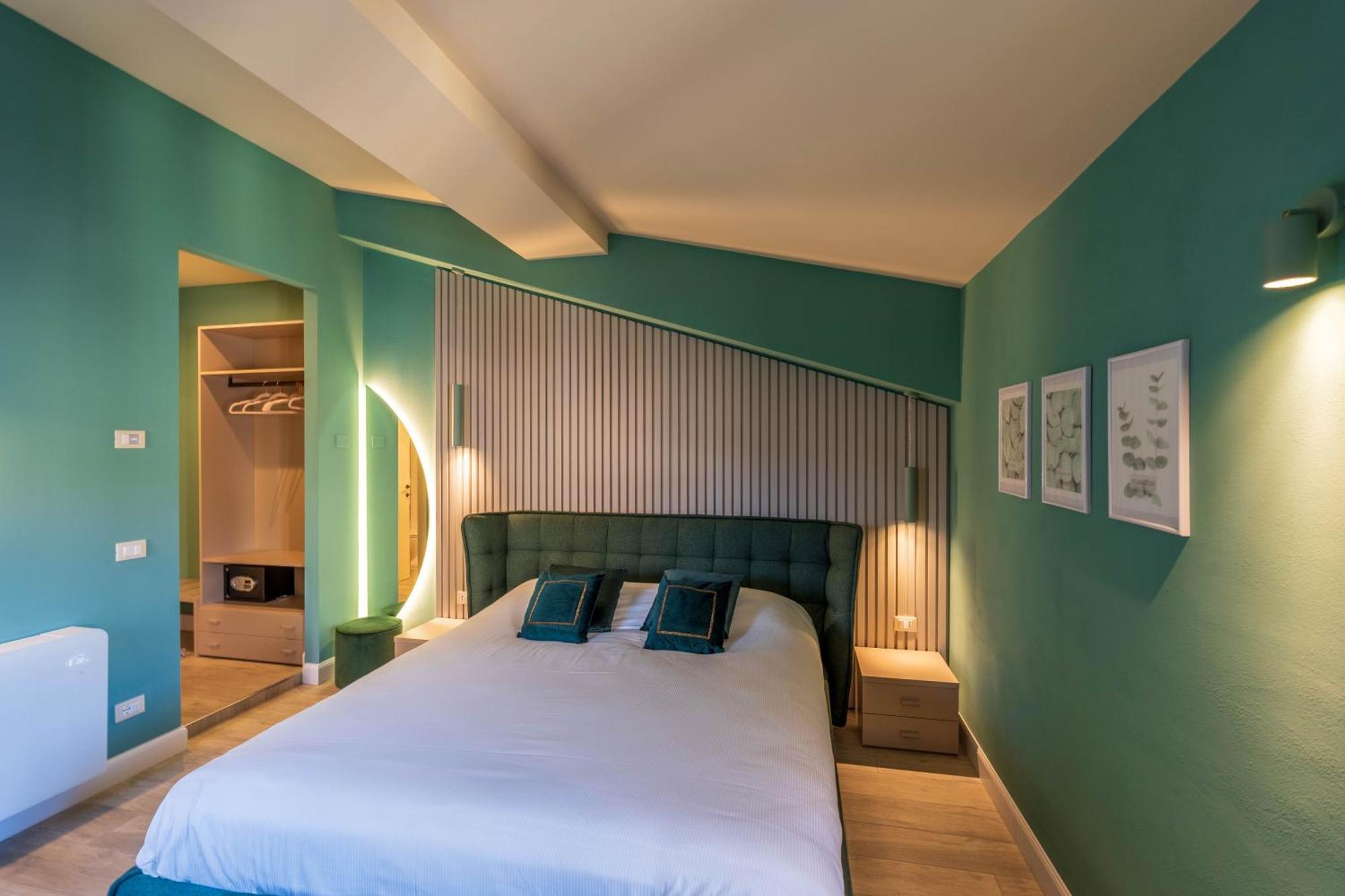 King Room,1543398682:JPEG