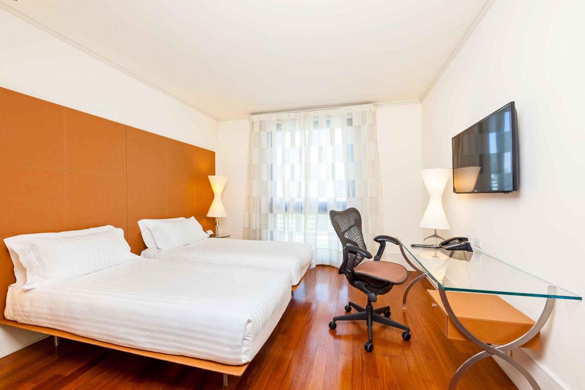 Twin Room,1552474270:JPEG
