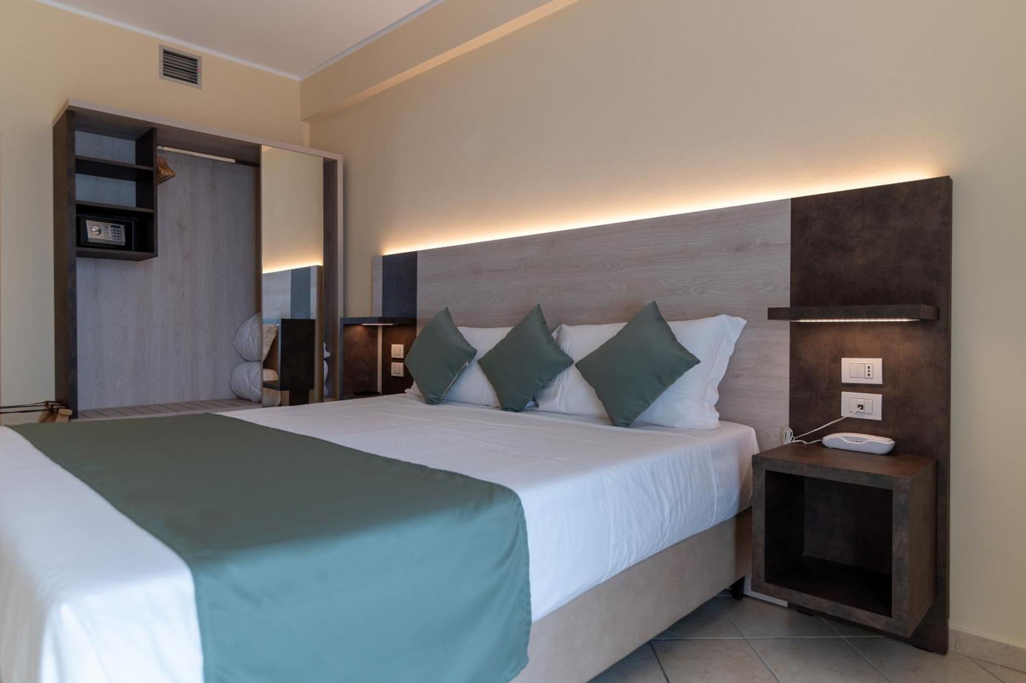 Superior Double or Twin Room Garden View