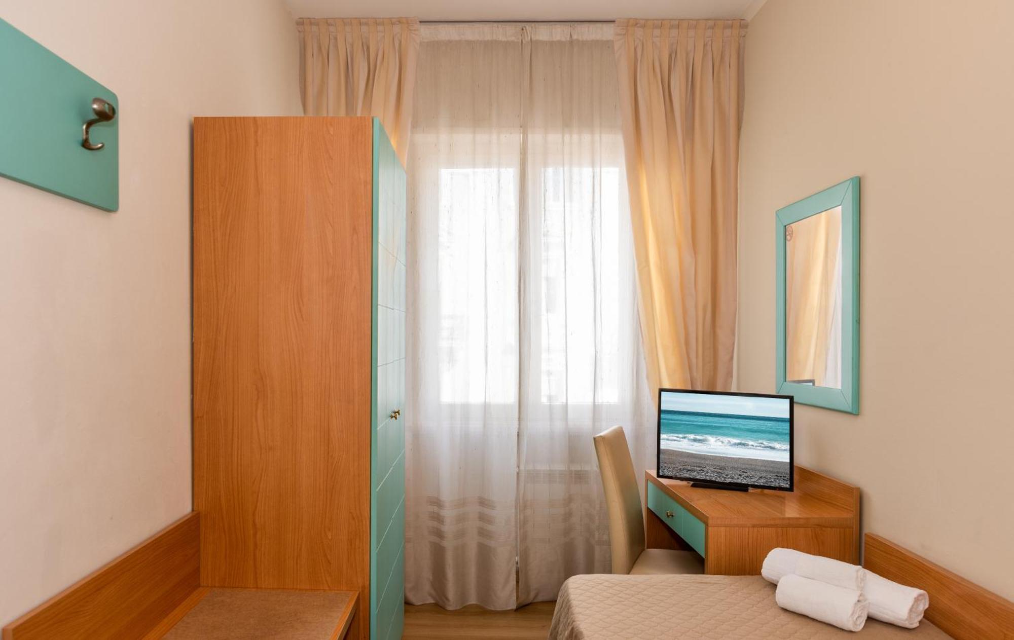 Small Single Room,1559005165:JPEG