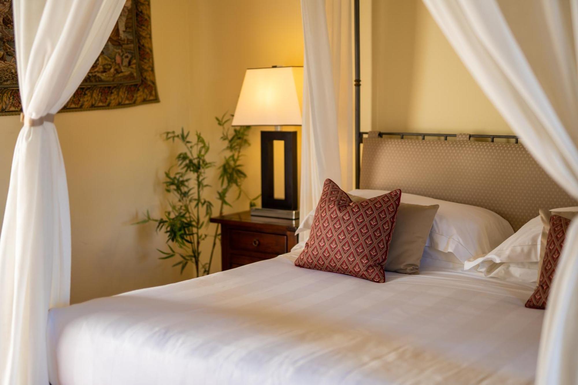 Two Connecting Double Rooms,1739369461:JPEG