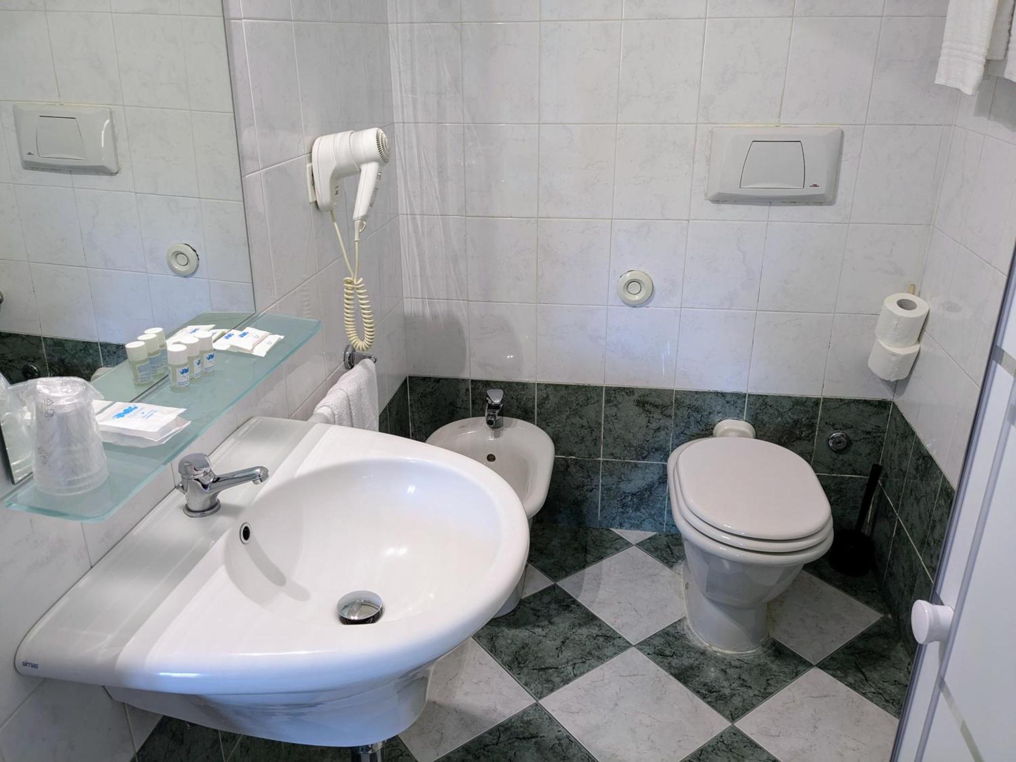 Triple Room,1597552763:JPEG