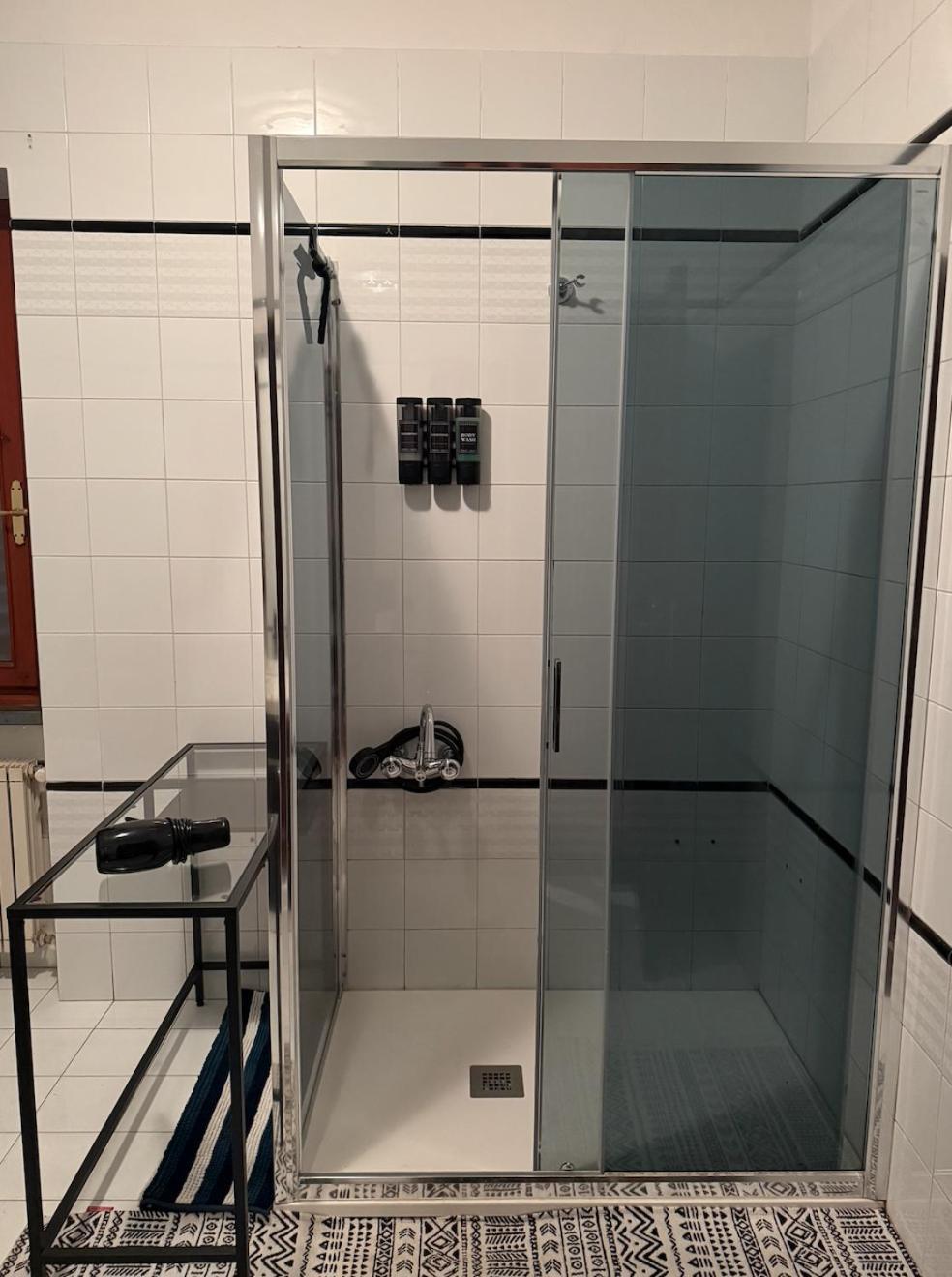 Double Room,1747371705:JPEG
