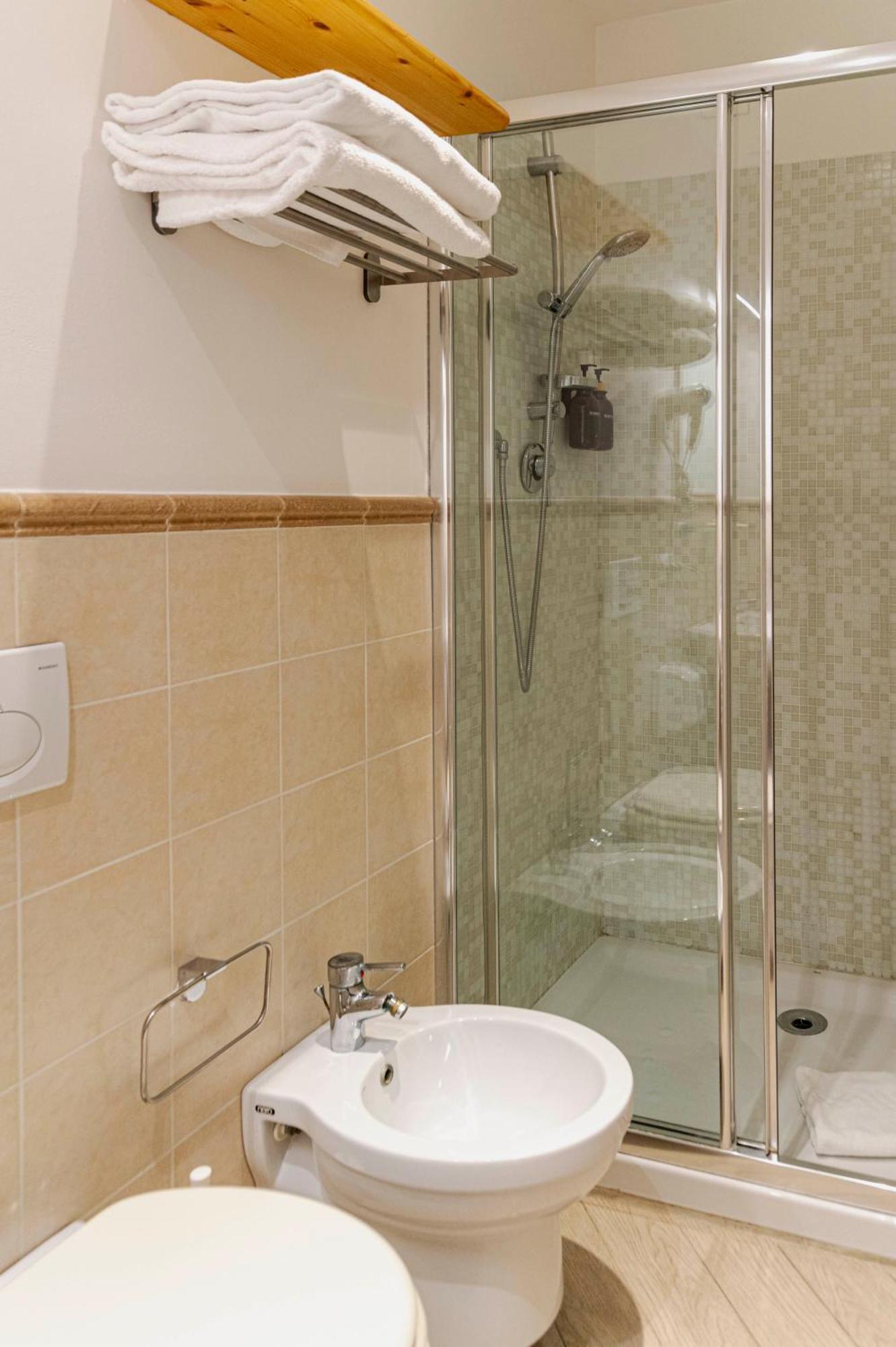 Large Double Room,1643838878:JPEG