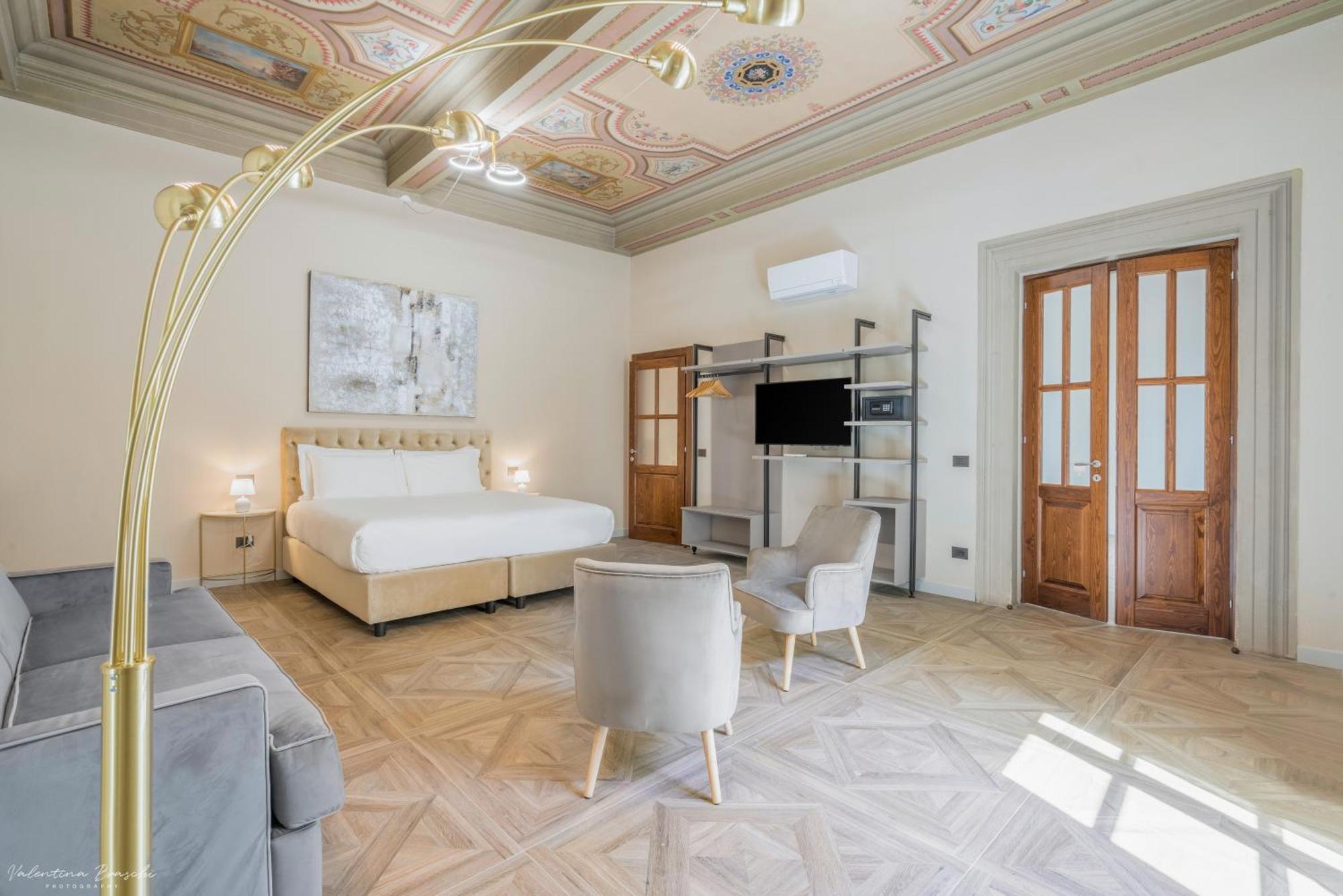 One-Bedroom Deluxe Apartment