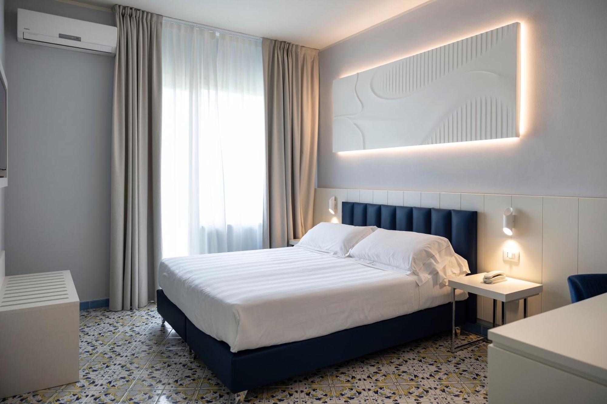 Superior Double or Twin Room Lateral Sea View,1672567743:JPEG