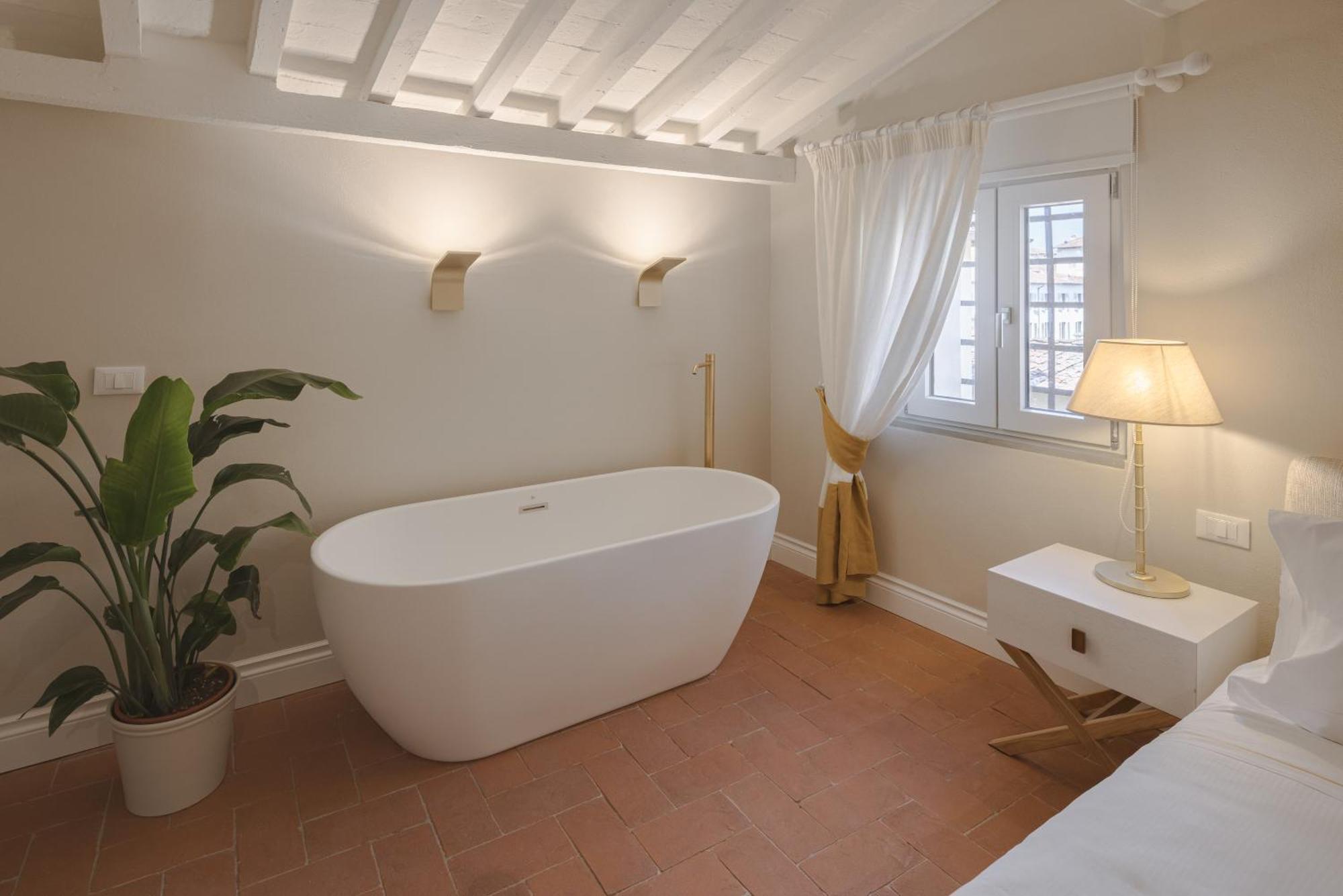 Deluxe Queen Room,1683001536:JPEG