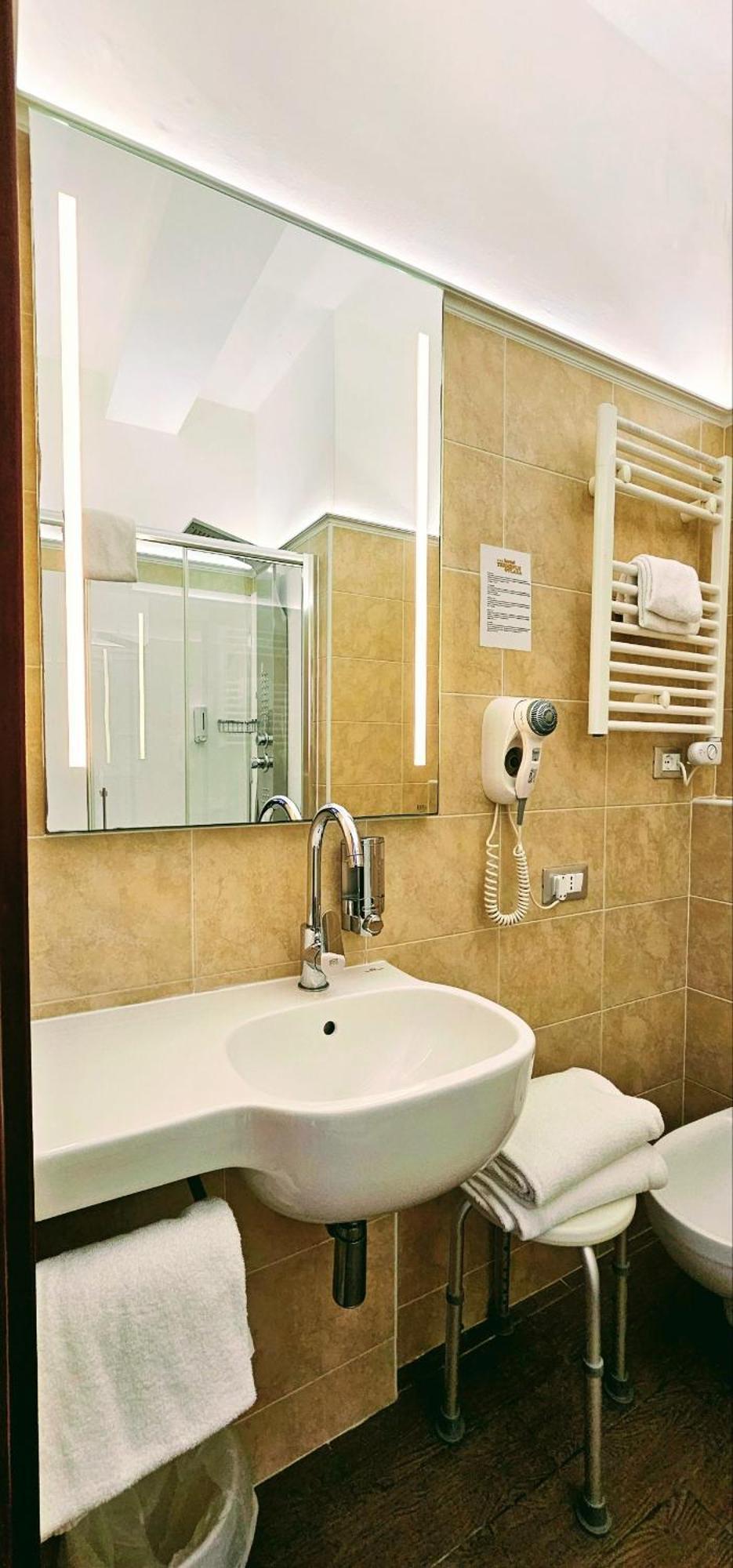 Superior Twin Room,1697793646:JPEG