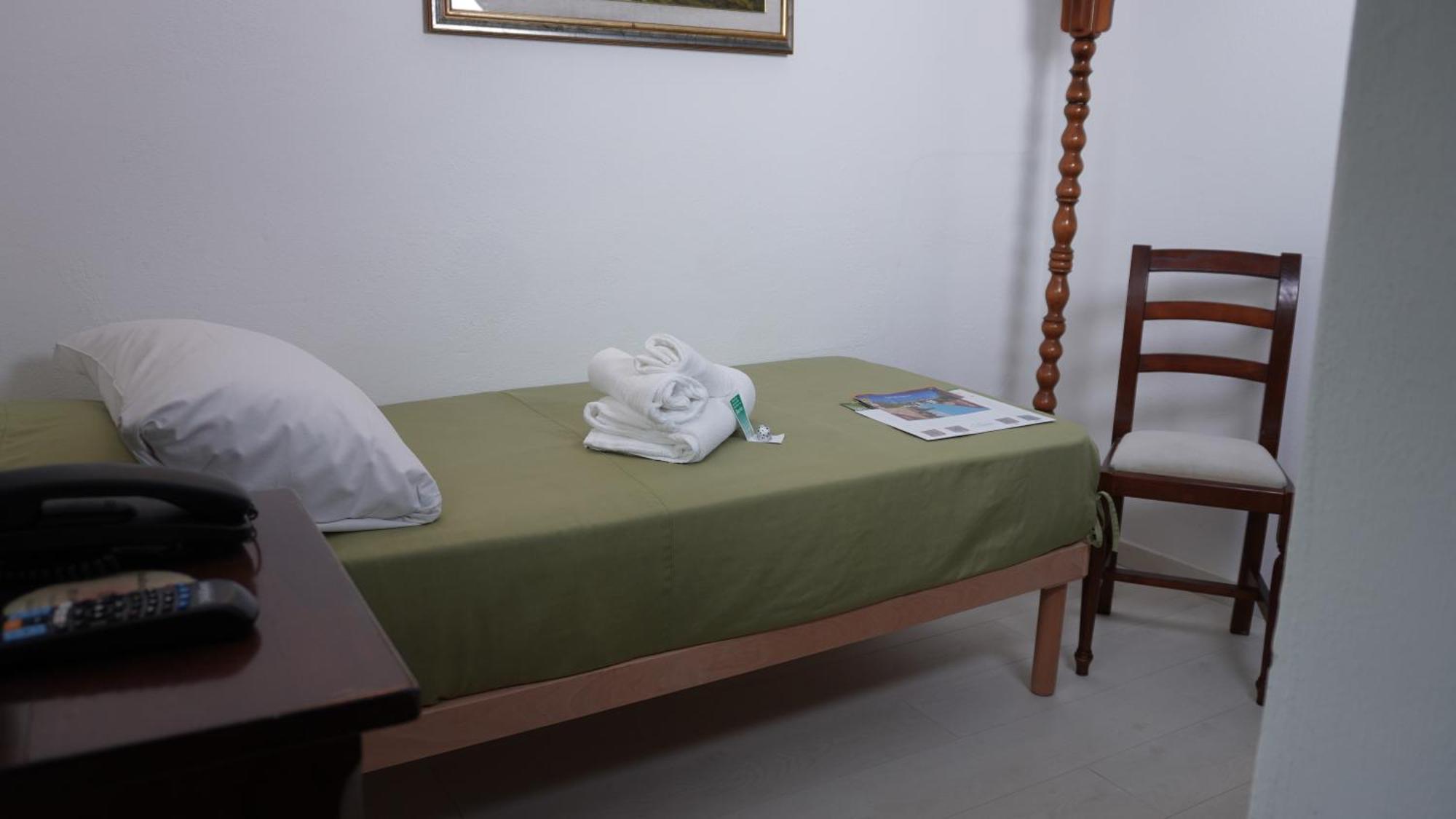 Small Single Room,1697044648:JPEG