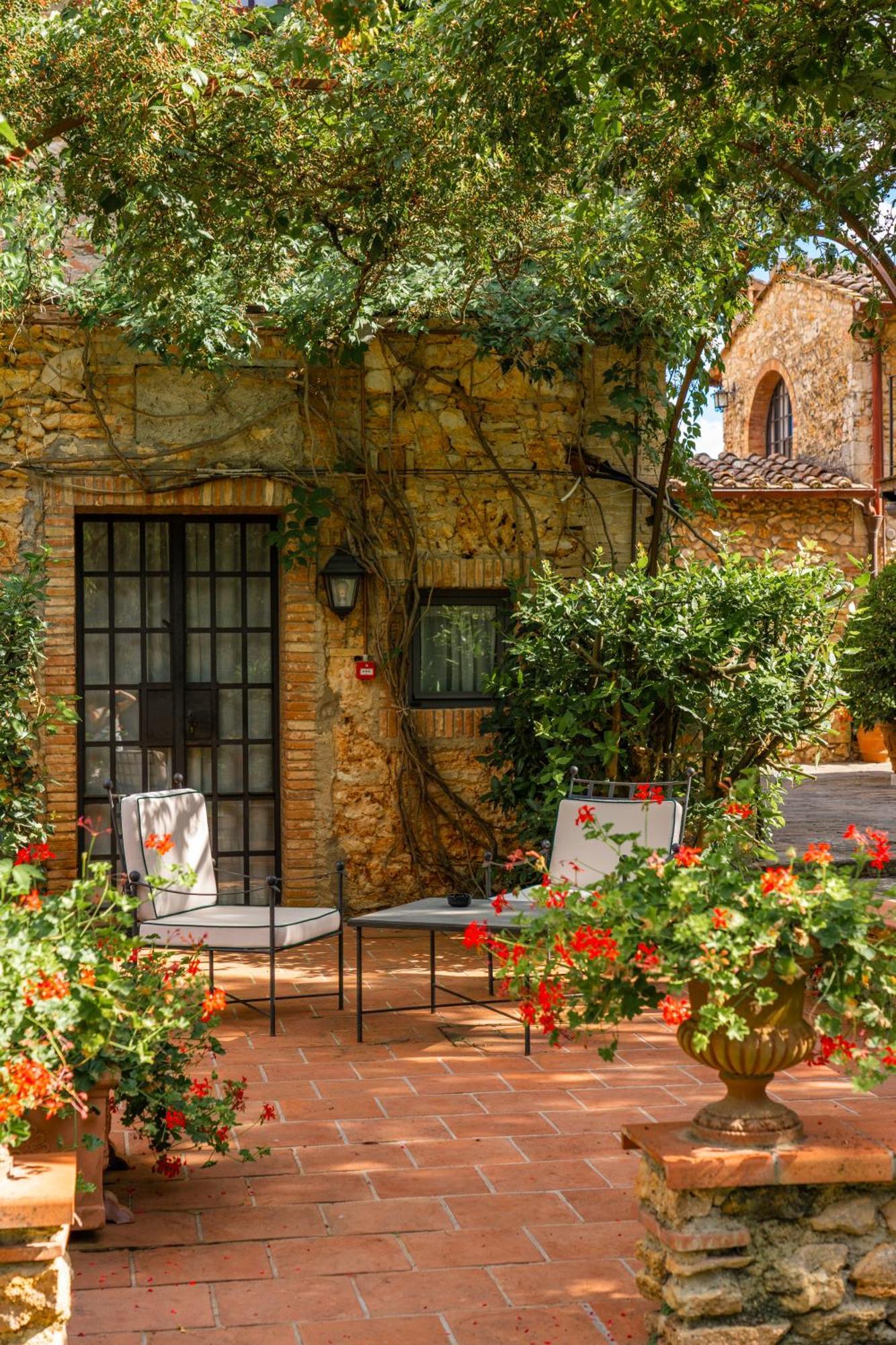 Classic with terrace,1739369461:JPEG