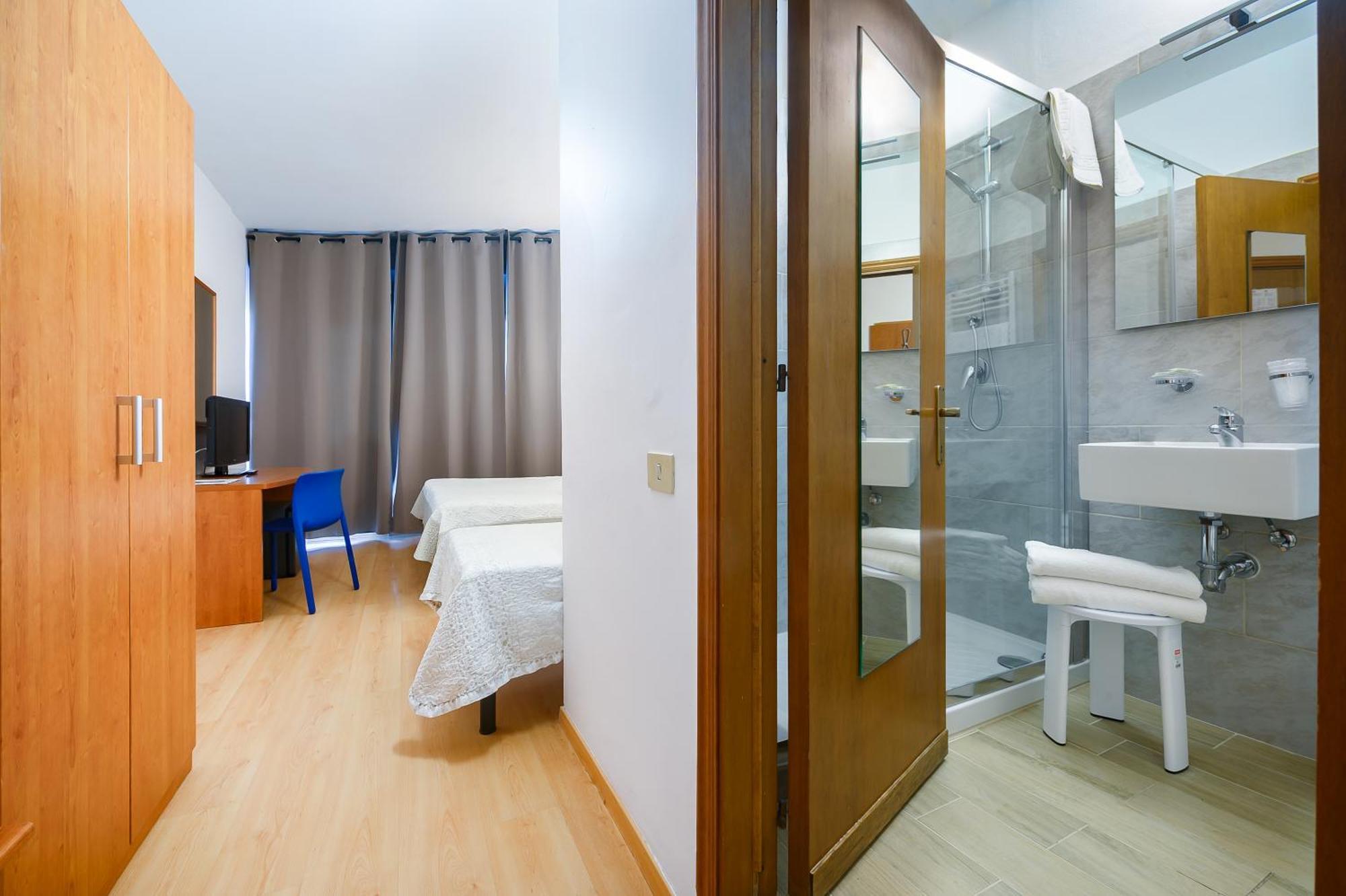 Twin Room,1739445042:JPEG