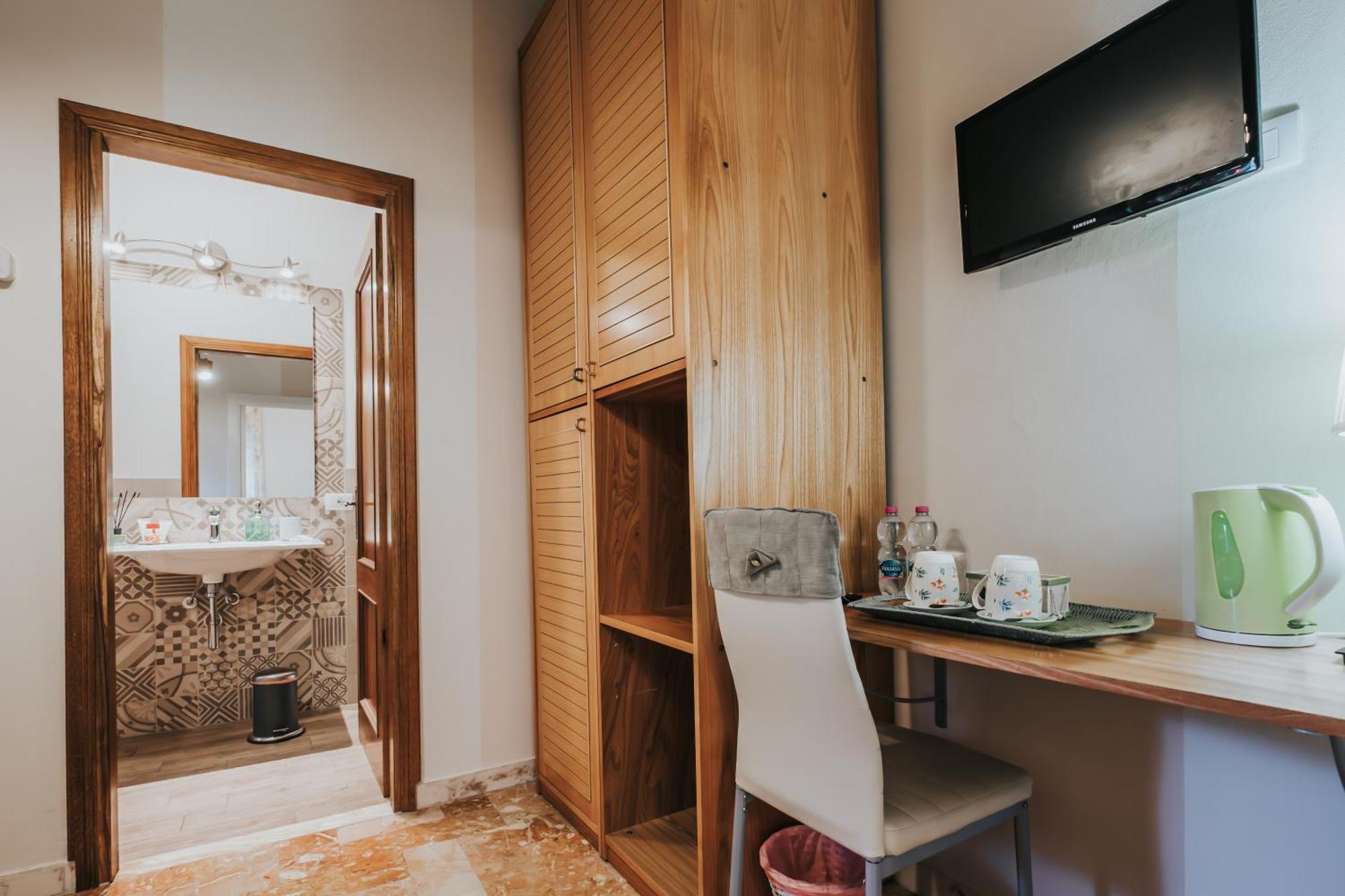 Double Room Private Bathroom