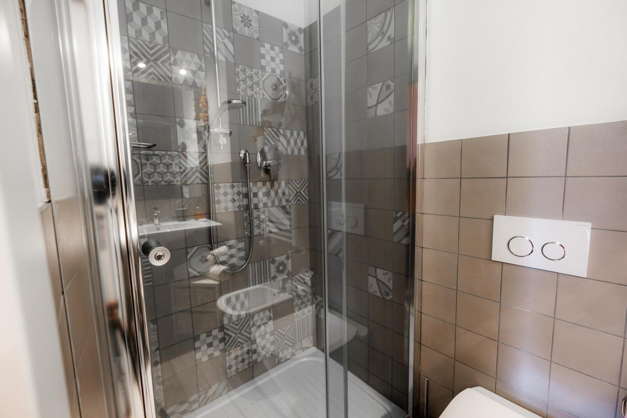 Double Room Private Bathroom
