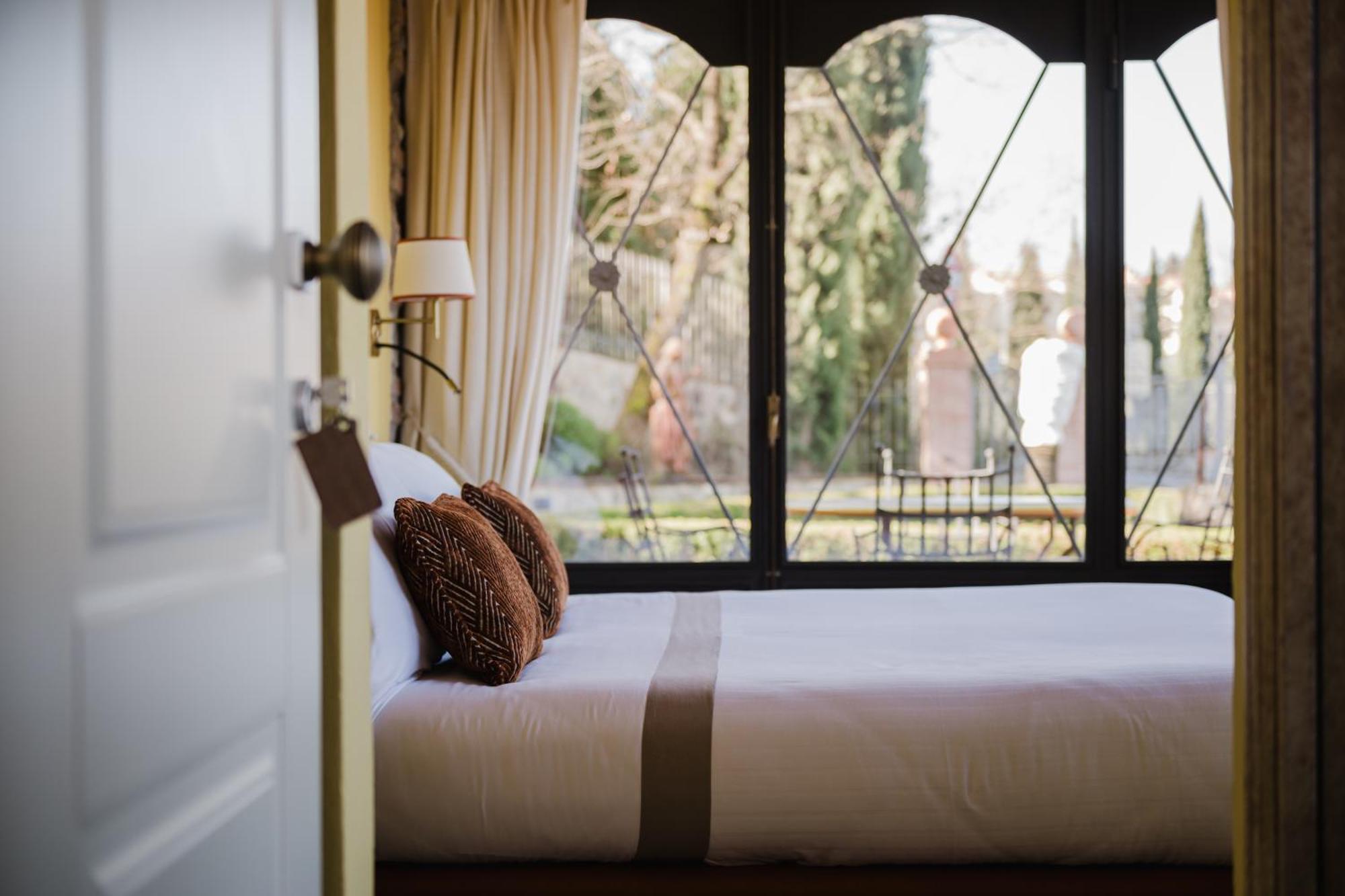 Deluxe Double or Twin Room Garden View