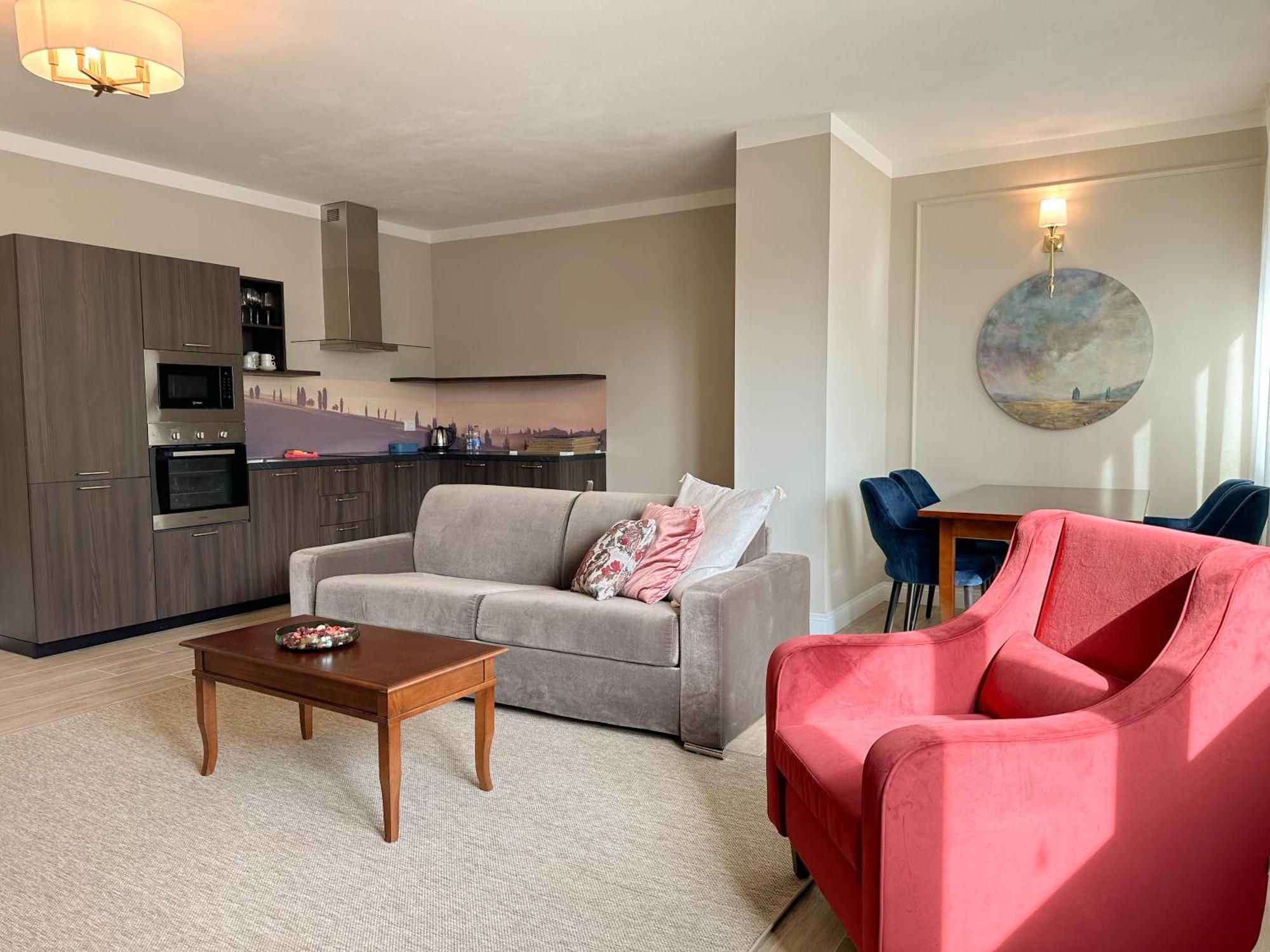 Deluxe Apartment,1759156233:JPEG