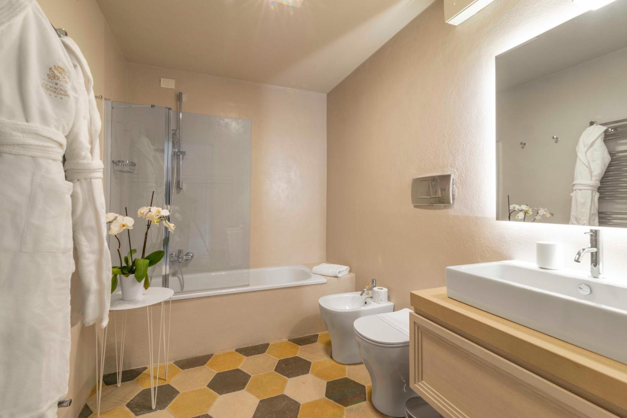 Deluxe King Size Double Room view