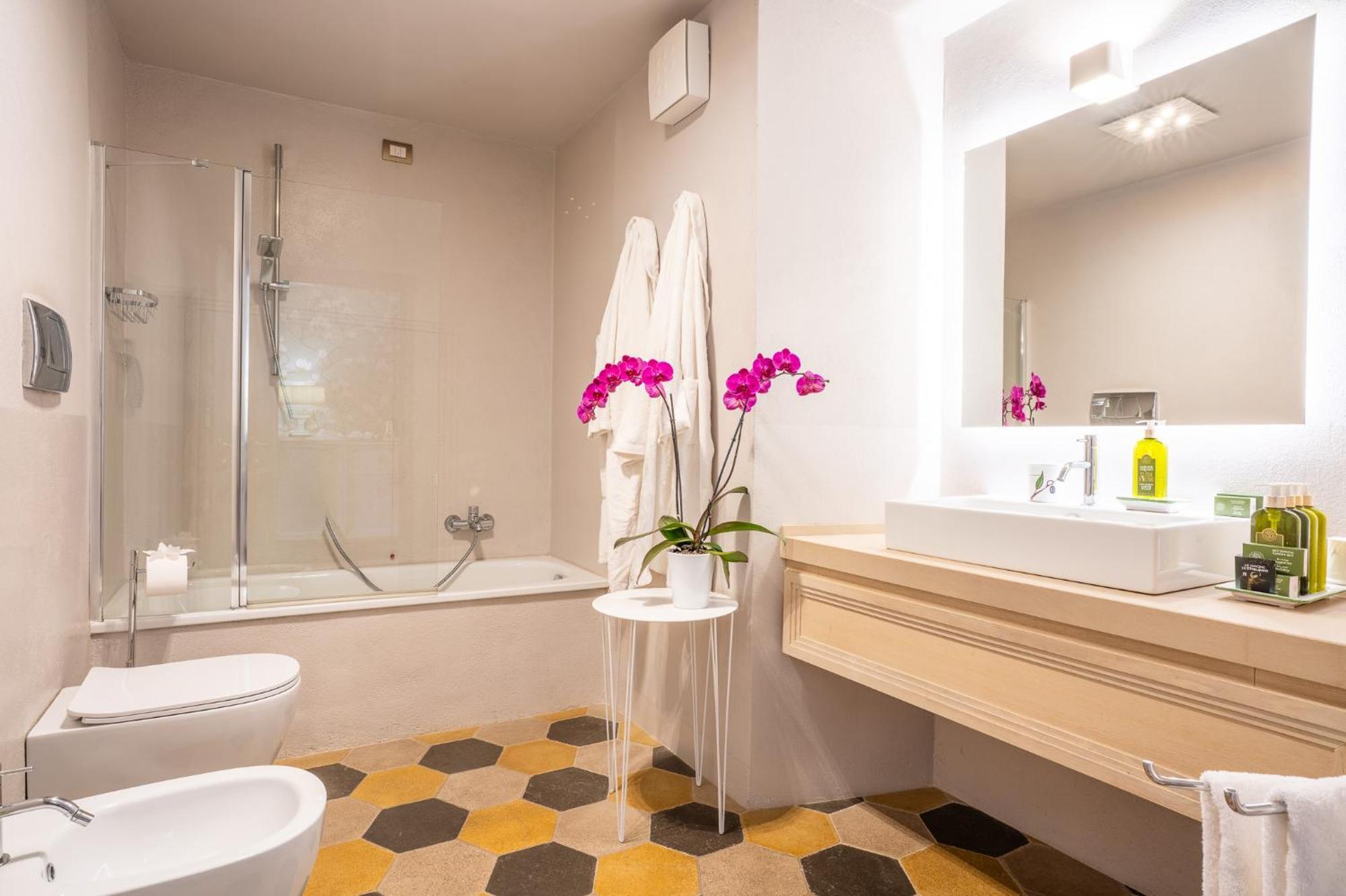 Deluxe King Size Double Room view